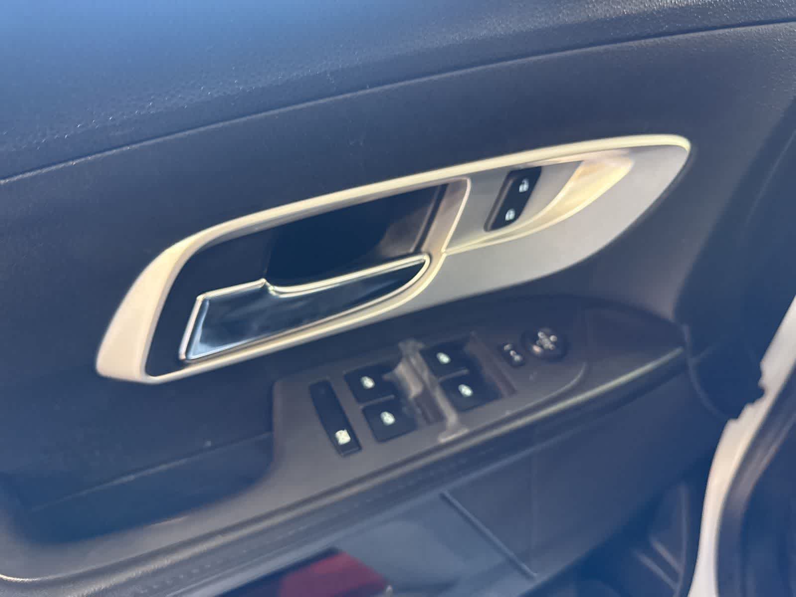 Thumbnail: 2016 Chevrolet Equinox - 18