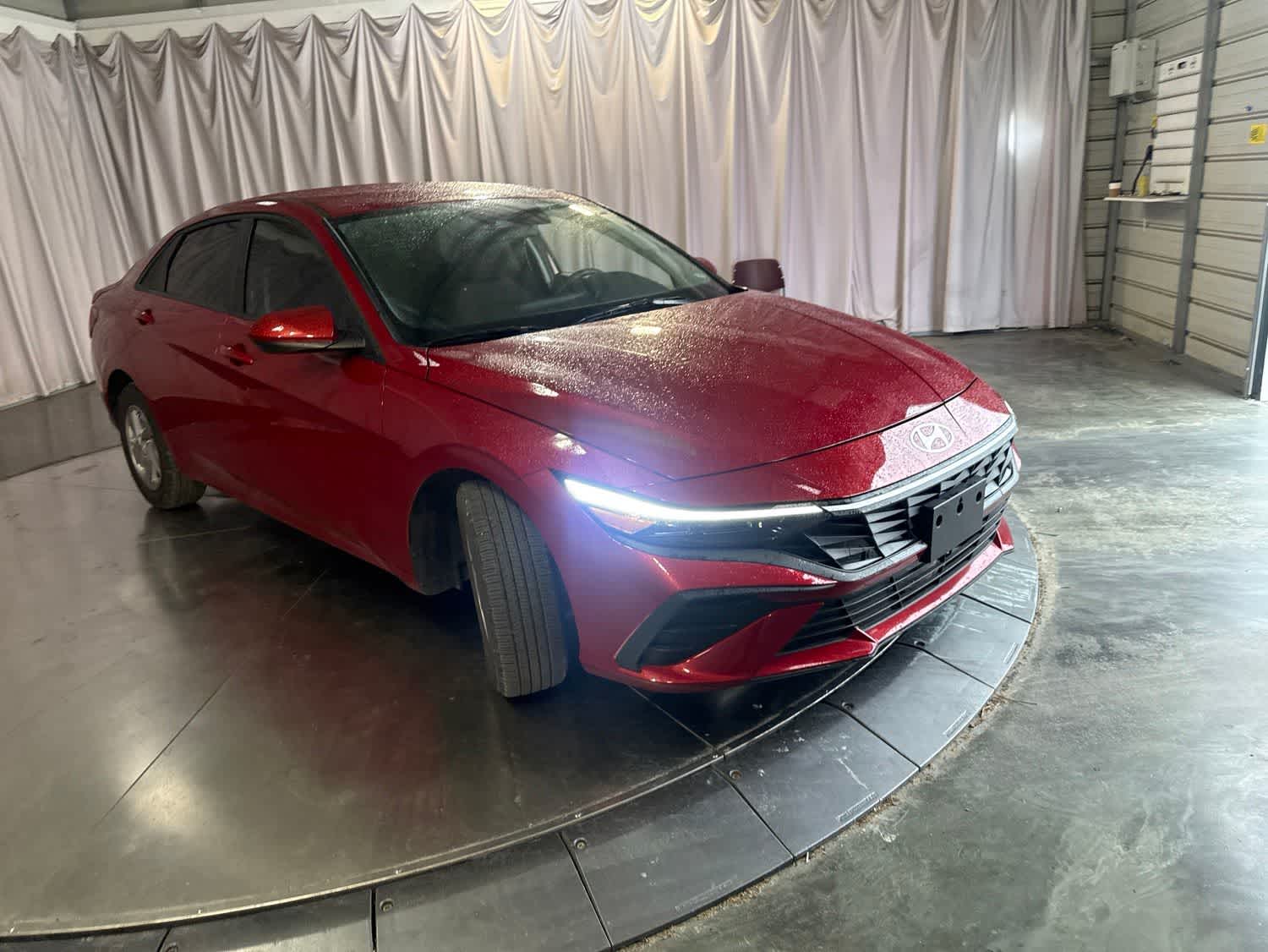 2025 Hyundai Elantra SE photo 2