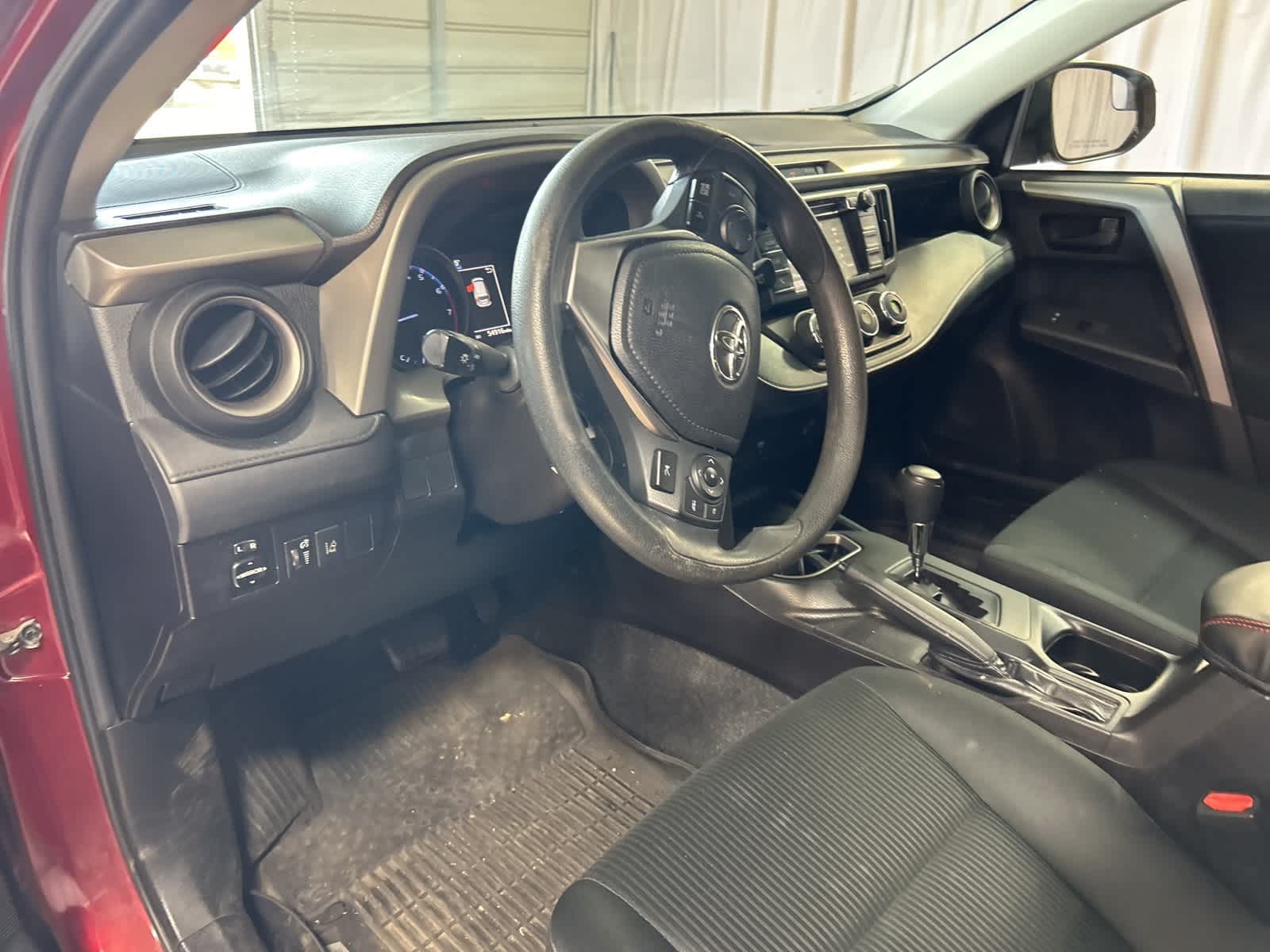 Thumbnail: 2018 Toyota RAV4 - 24