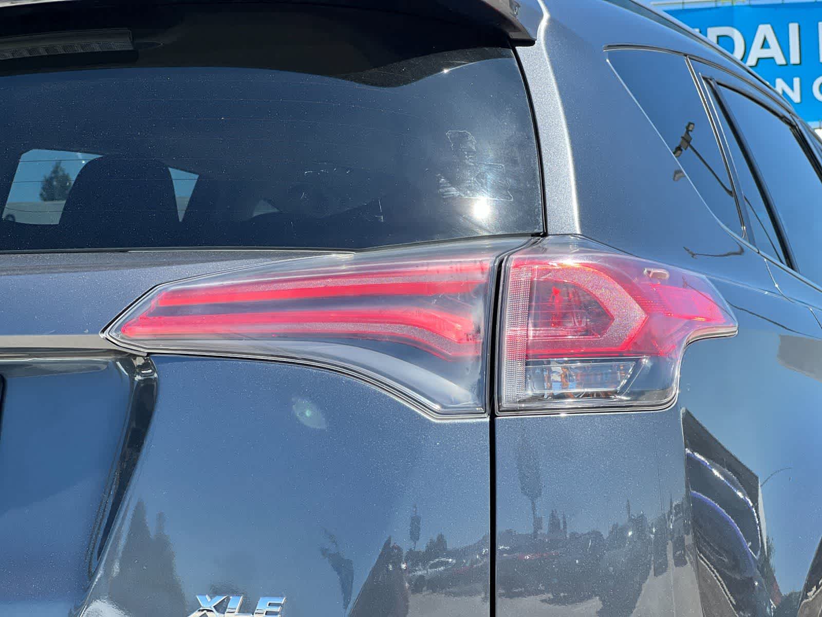 Thumbnail: 2017 Toyota RAV4 - 28