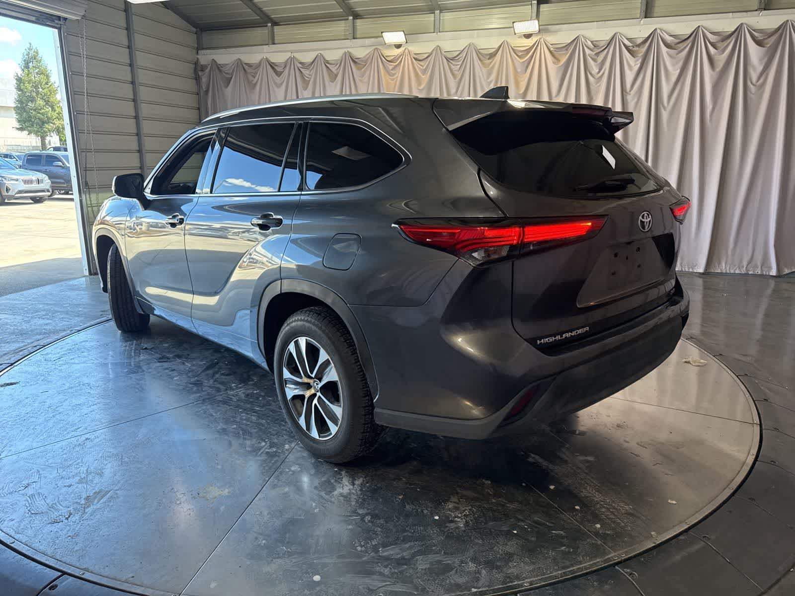 2022 Toyota Highlander XLE photo 6