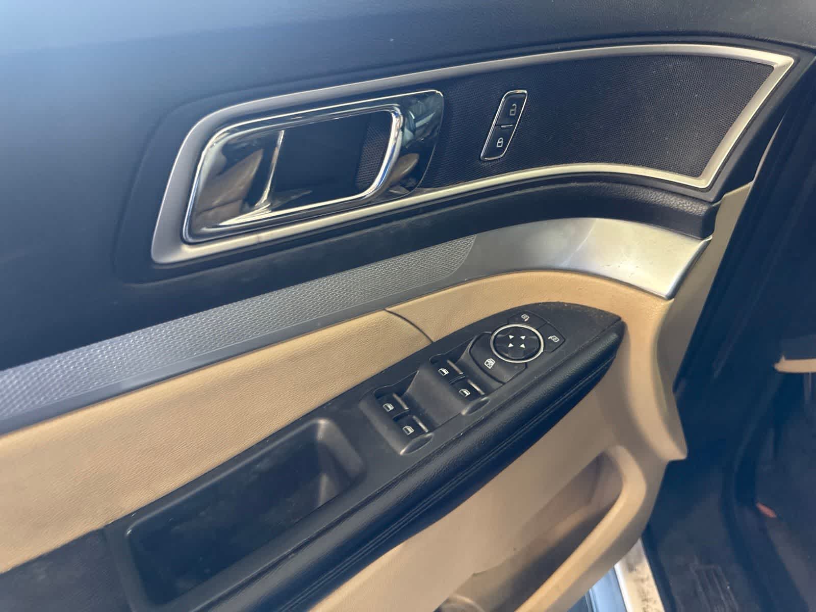 Thumbnail: 2017 Ford Explorer - 16