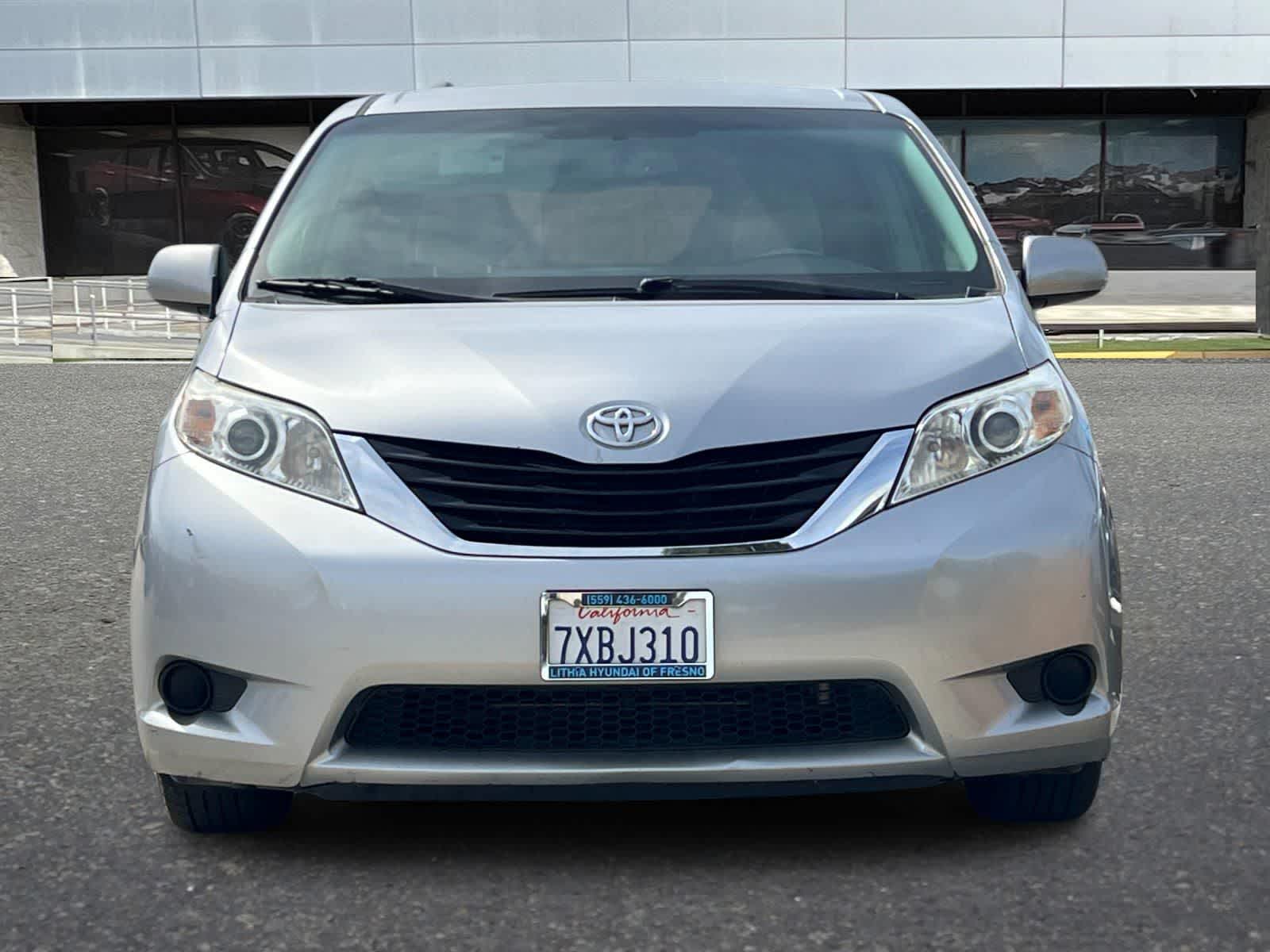 Thumbnail: 2012 Toyota Sienna - 11
