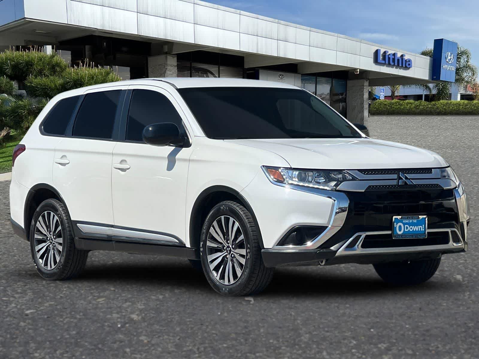 Thumbnail: 2019 Mitsubishi Outlander - 10