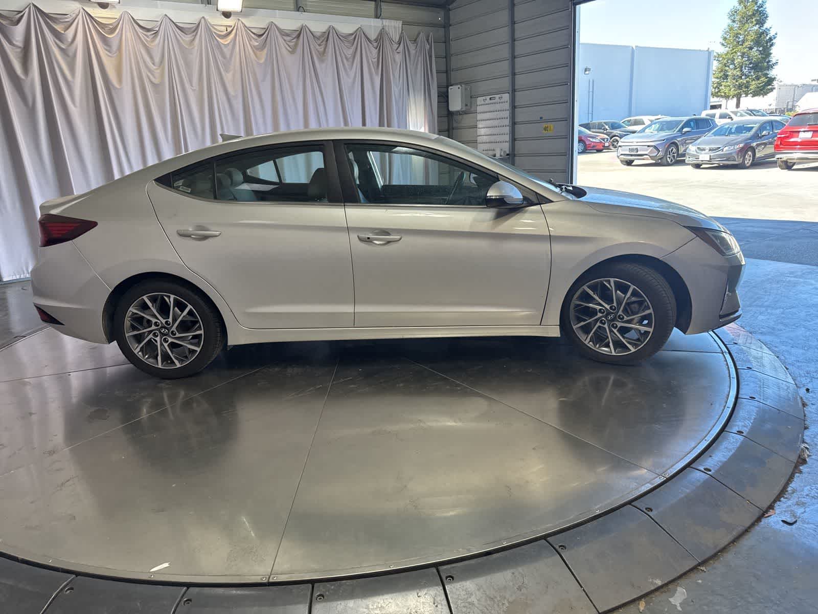 Thumbnail: 2020 Hyundai Elantra - 4