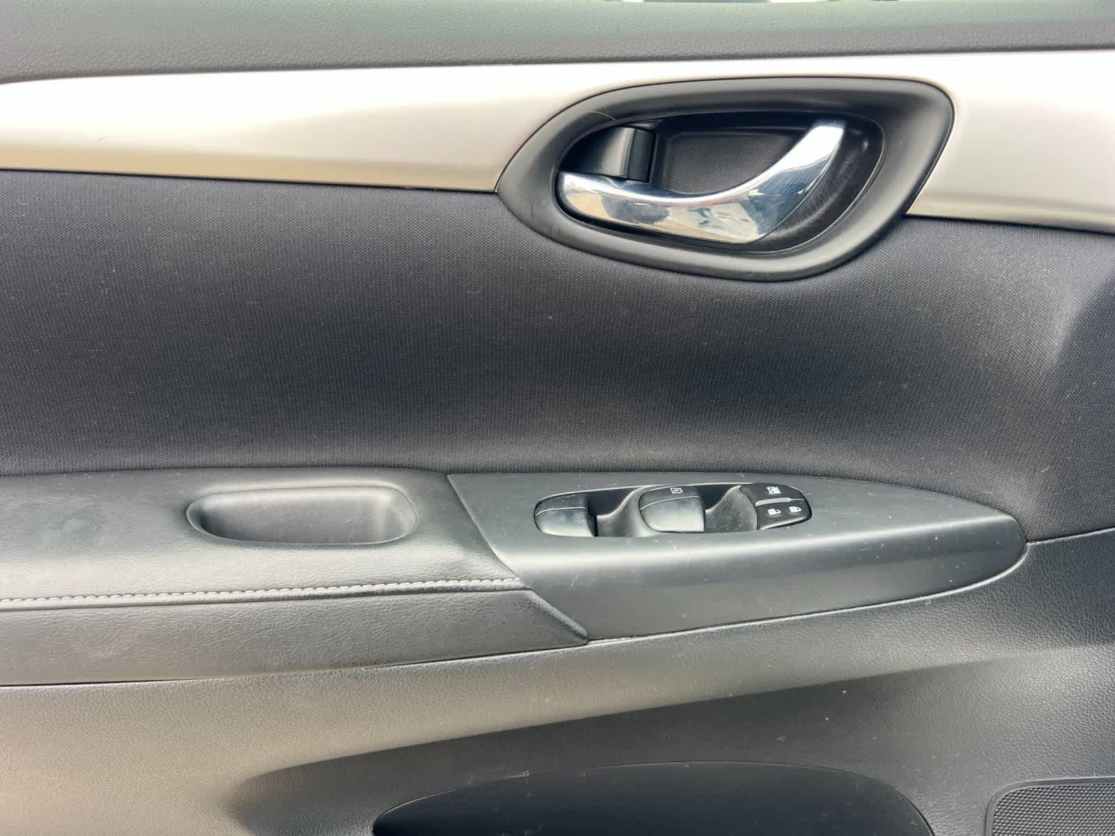 Thumbnail: 2016 Nissan Sentra - 12