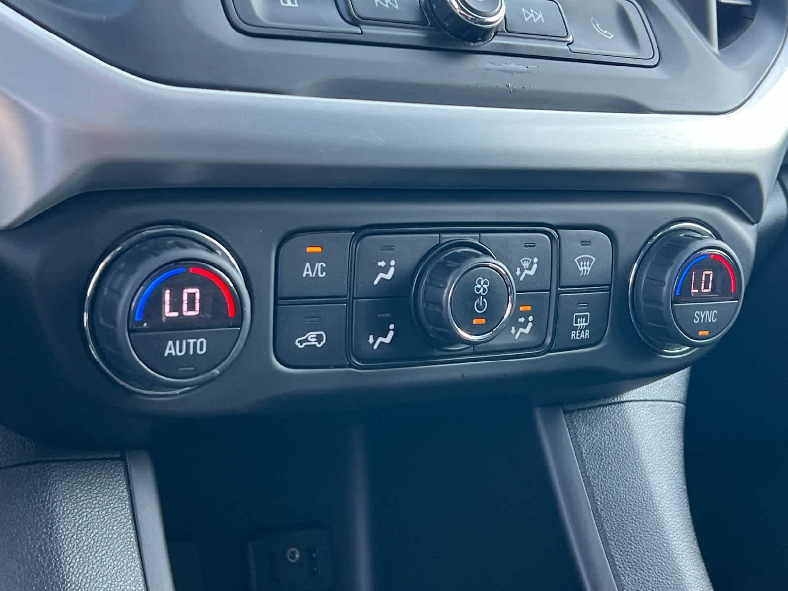 Thumbnail: 2019 GMC Acadia - 21