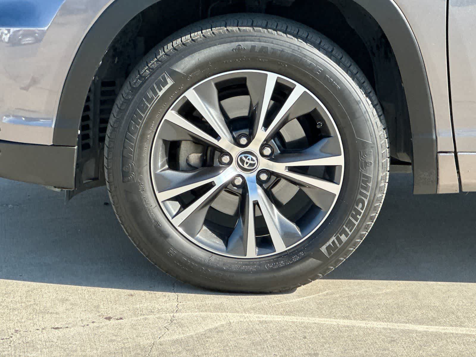 Thumbnail: 2016 Toyota Highlander - 29