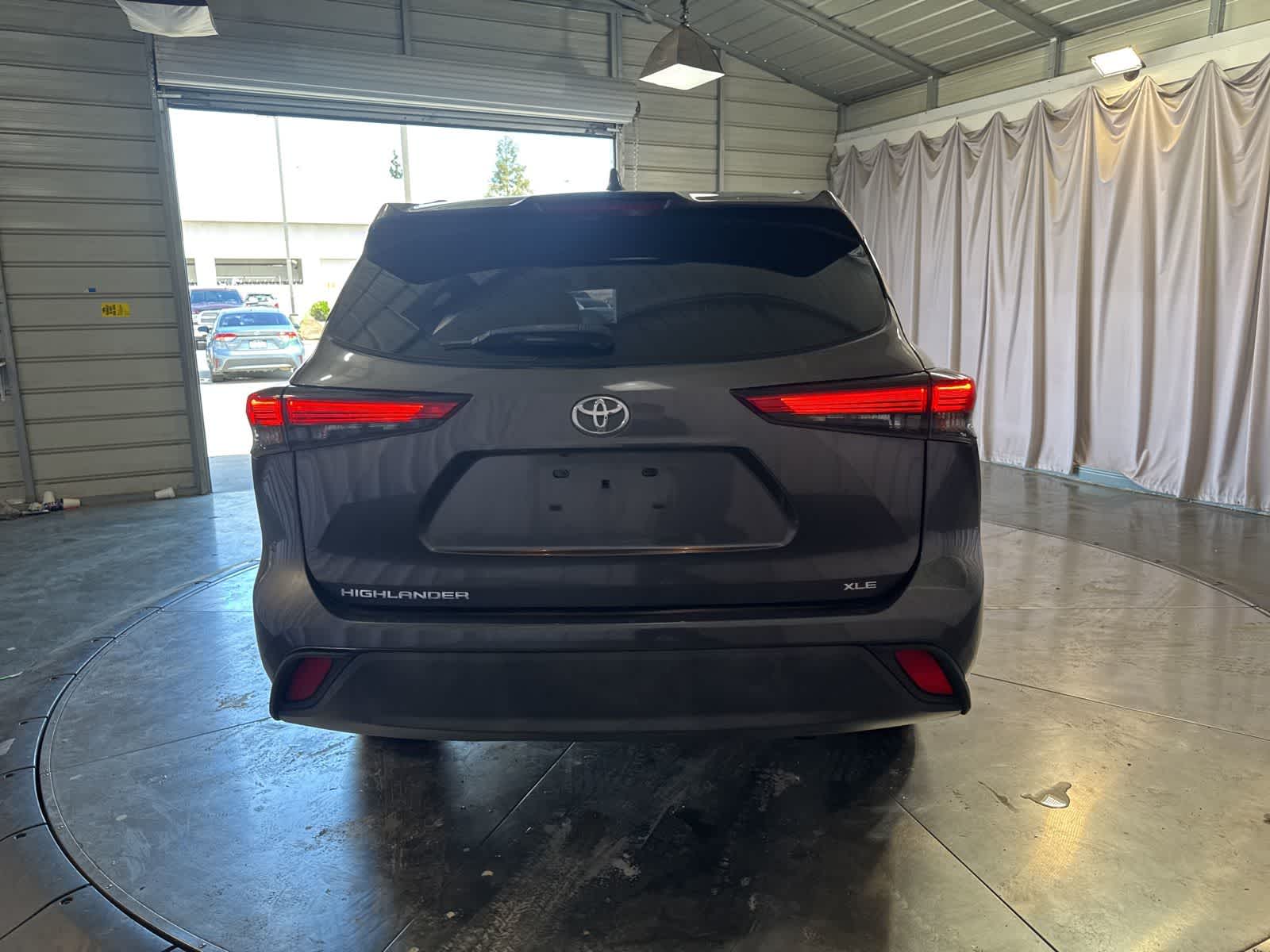 2022 Toyota Highlander XLE photo 5