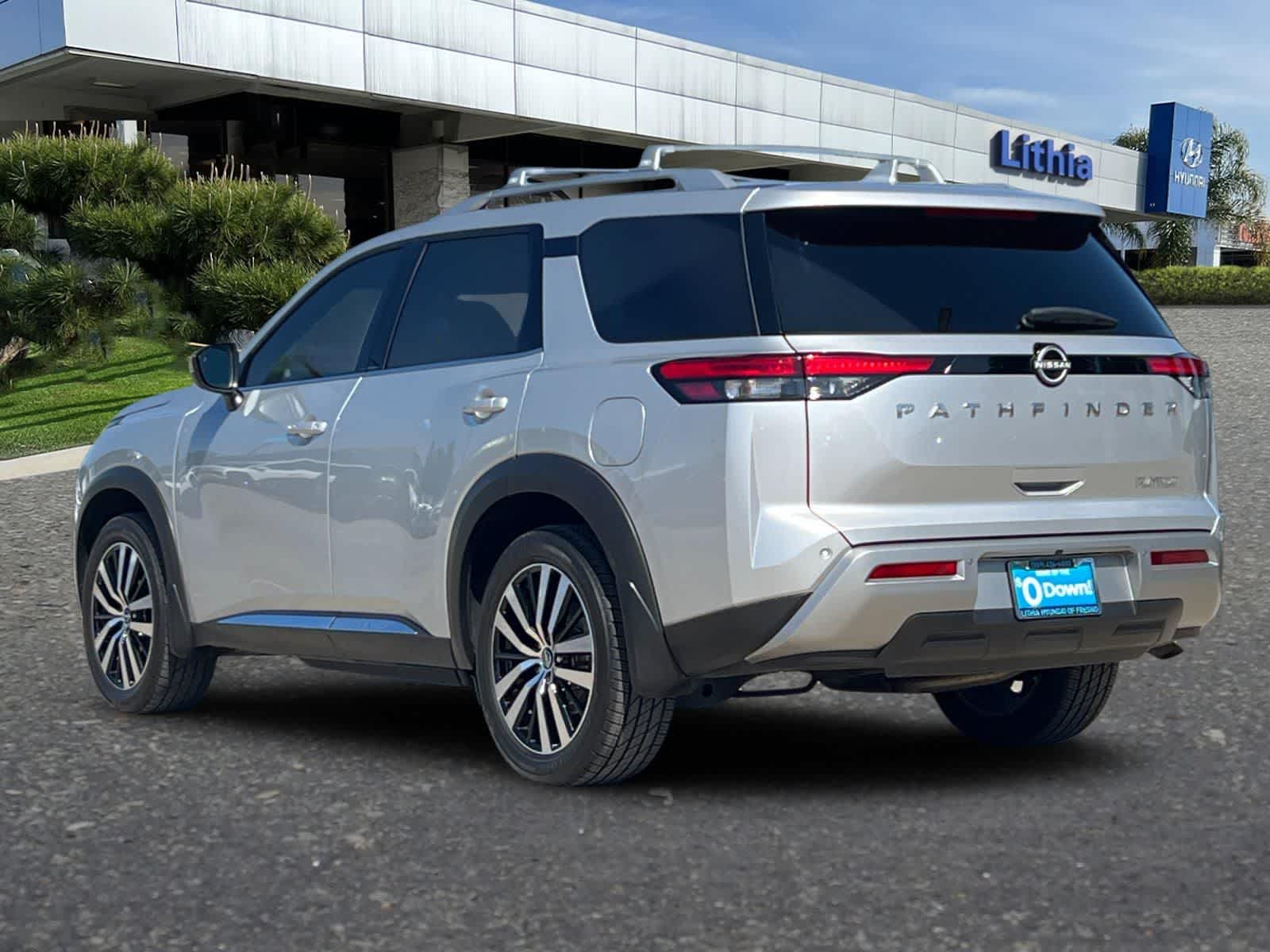 2023 Nissan Pathfinder Platinum photo 6