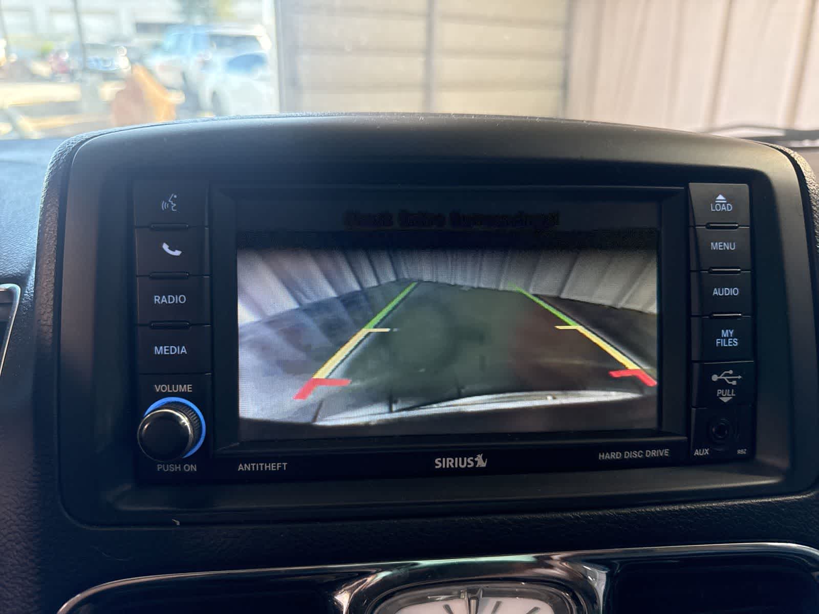 Thumbnail: 2016 Chrysler Town & Country - 26