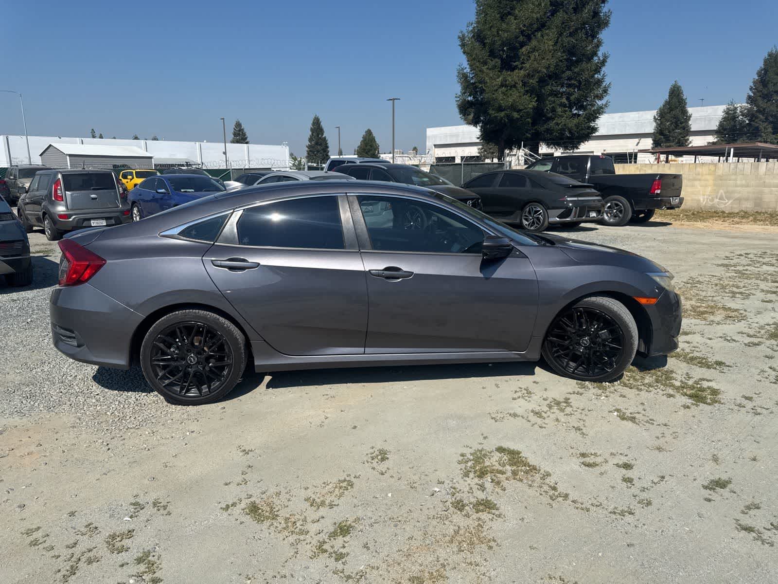 Thumbnail: 2016 Honda Civic - 4