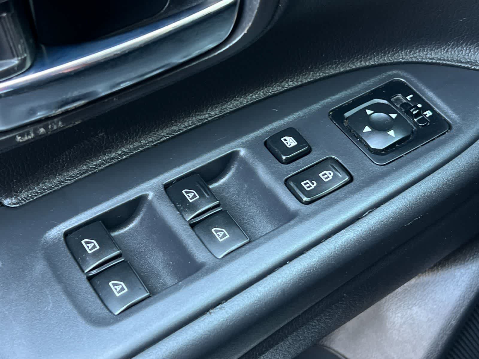 Thumbnail: 2019 Mitsubishi Outlander - 14