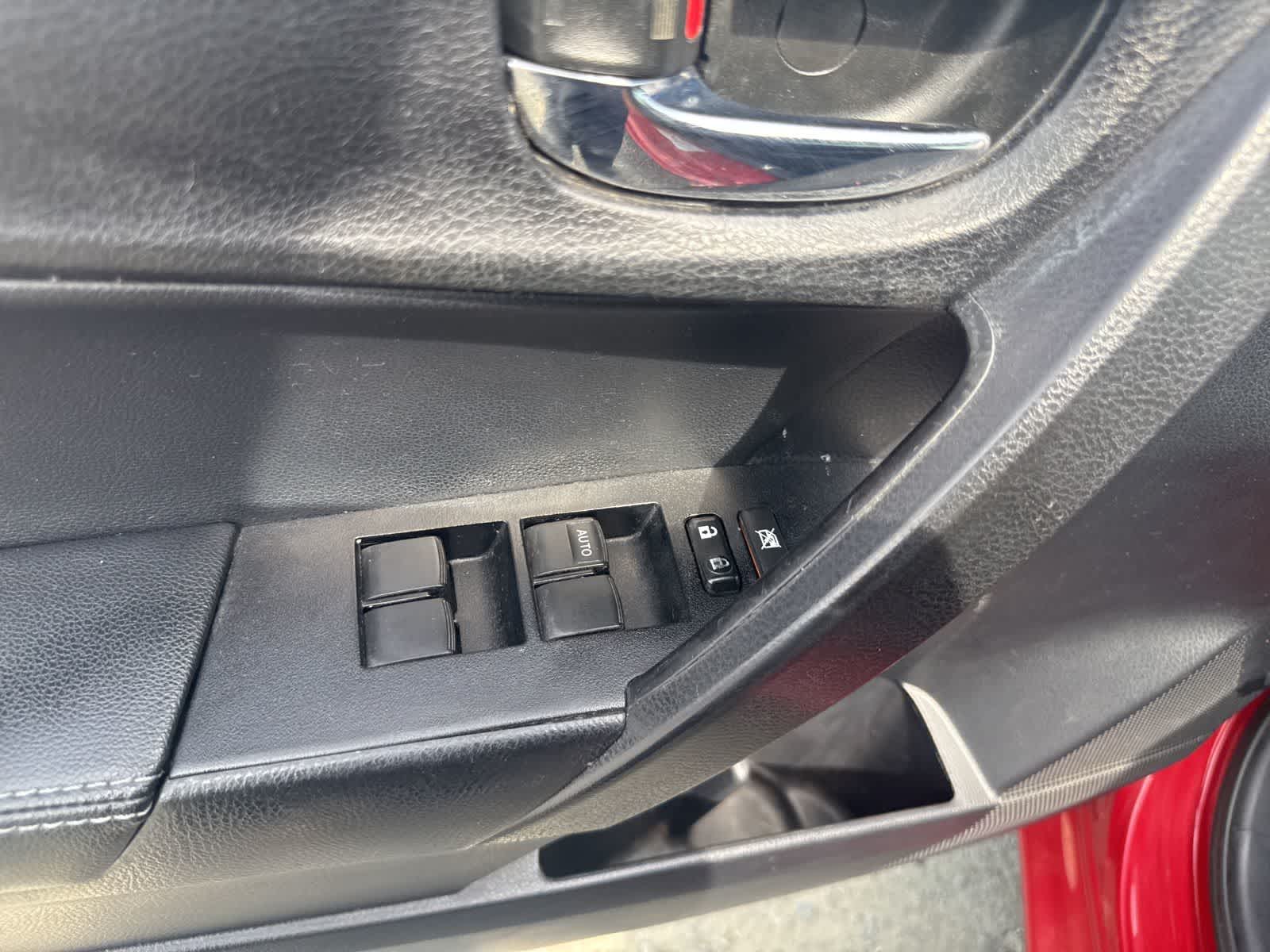 Thumbnail: 2014 Toyota Corolla - 18