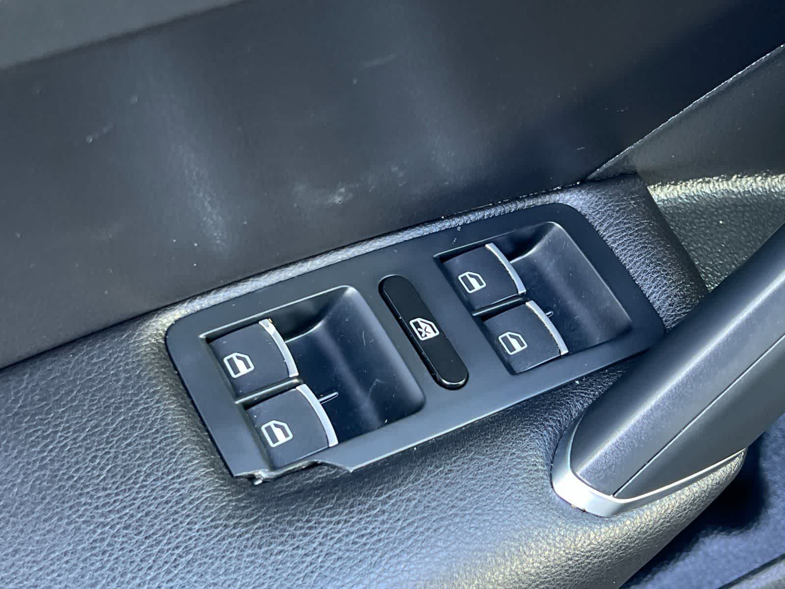 Thumbnail: 2016 Volkswagen Passat - 14