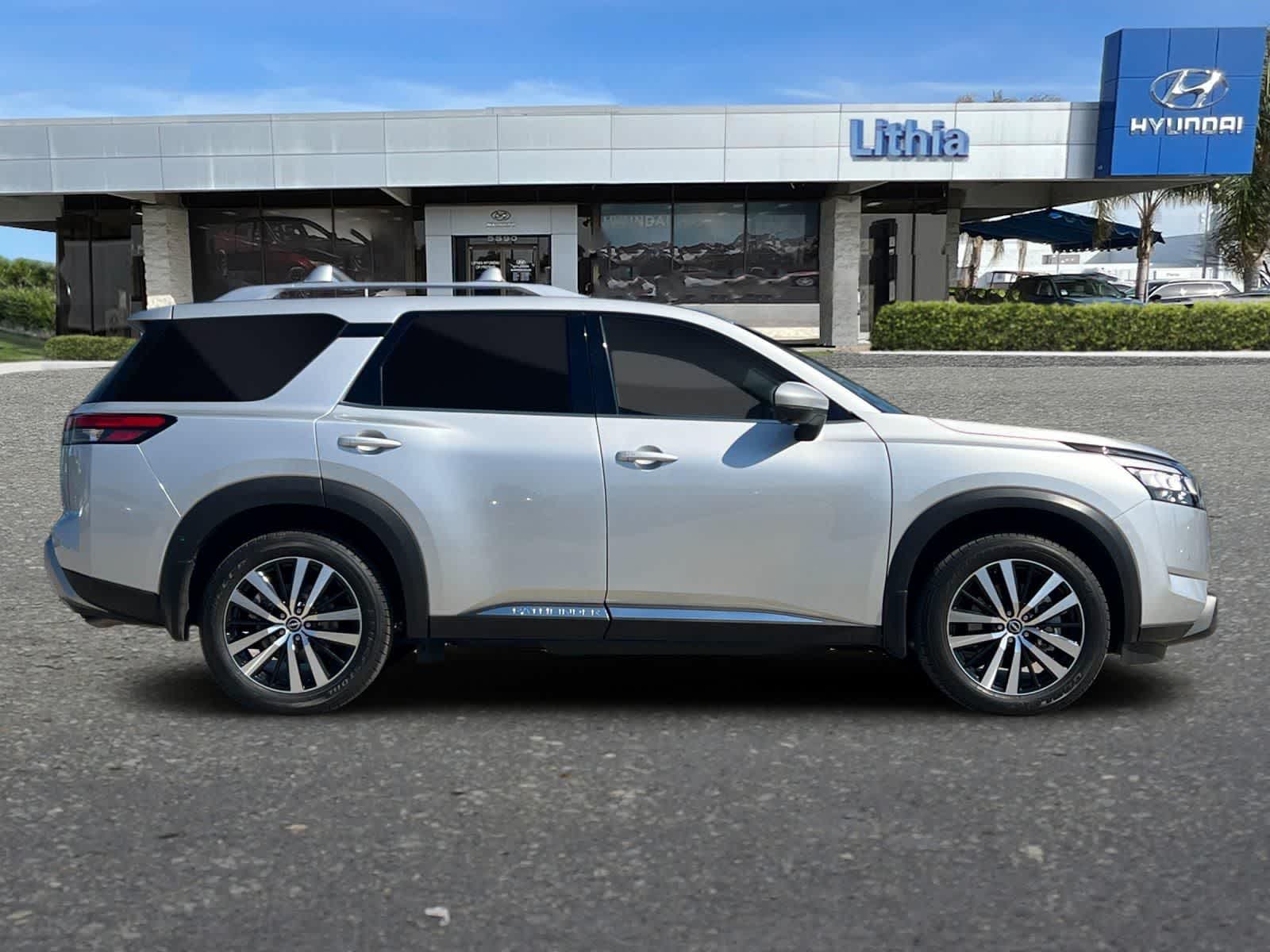 Thumbnail: 2023 Nissan Pathfinder - 8