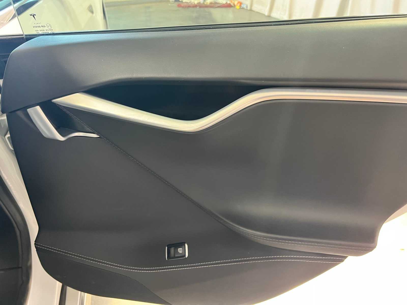 Thumbnail: 2015 Tesla Model S - 13
