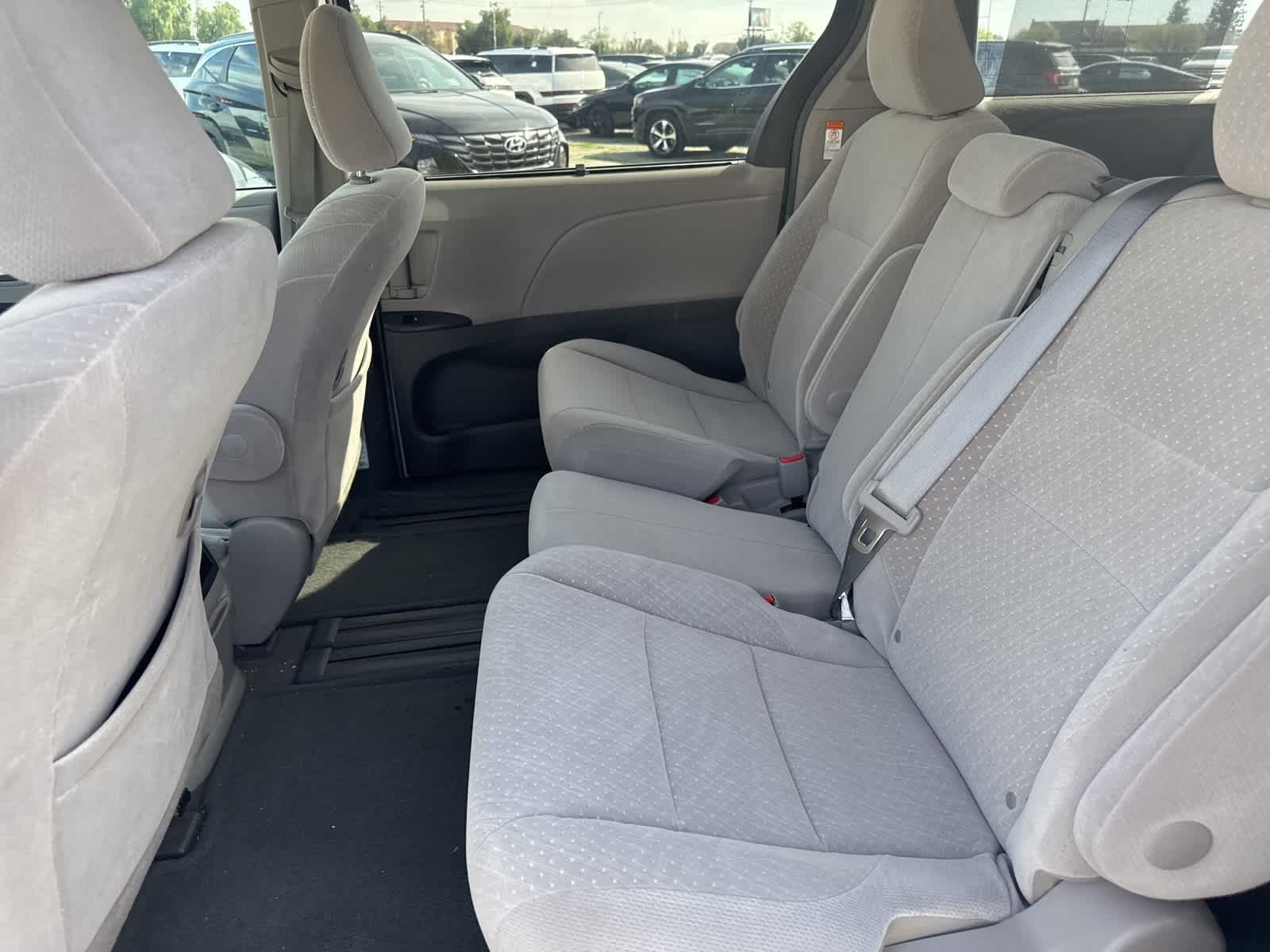 Thumbnail: 2017 Toyota Sienna - 14