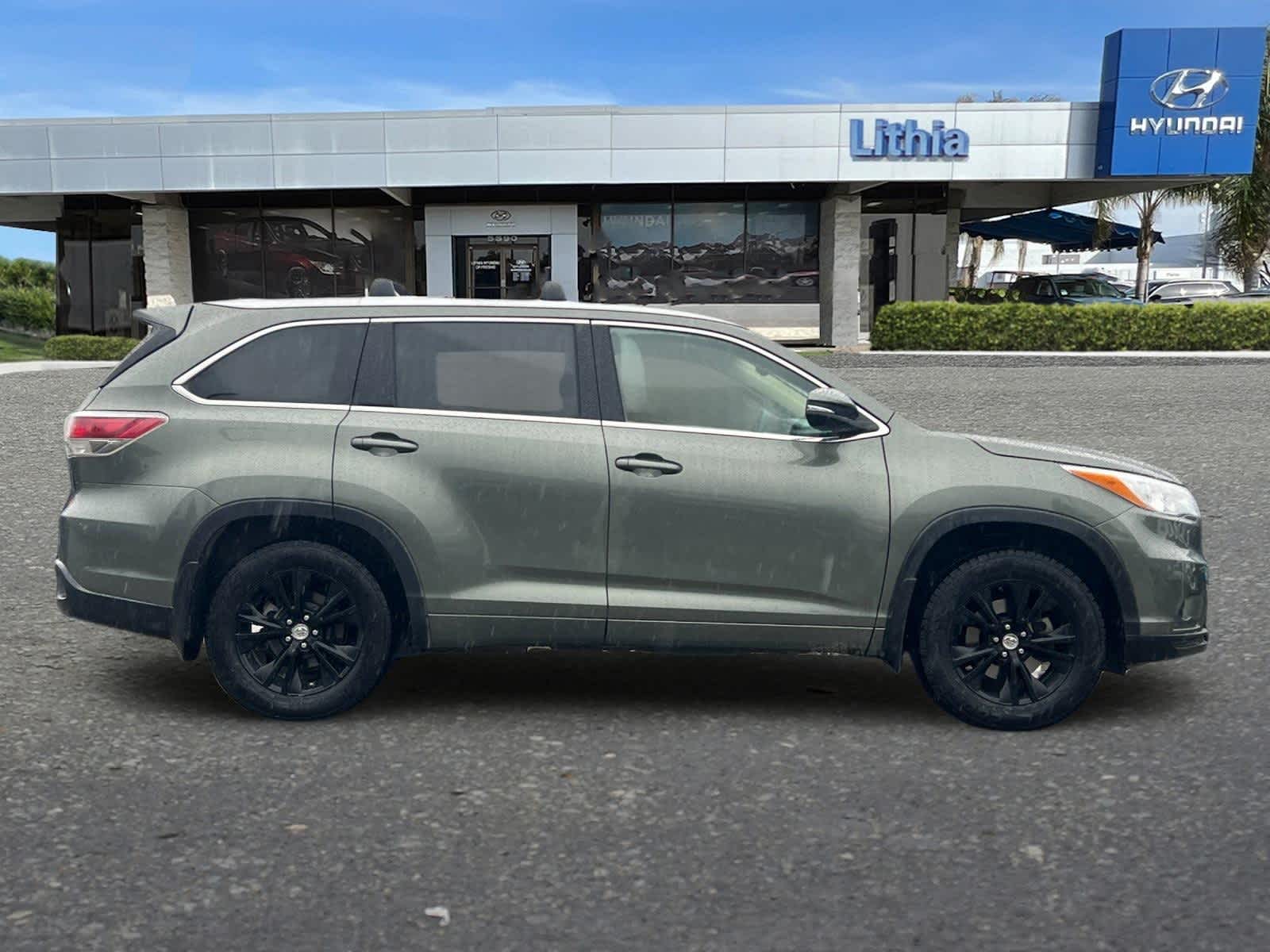 Thumbnail: 2015 Toyota Highlander - 8