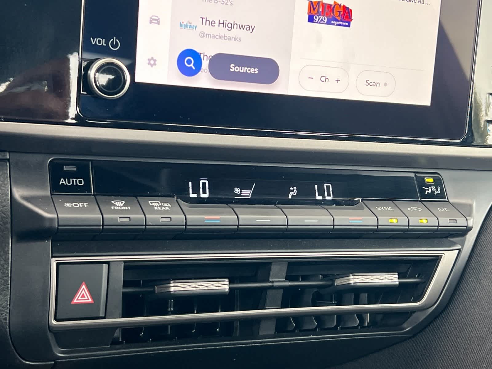 Thumbnail: 2025 Toyota Camry - 18