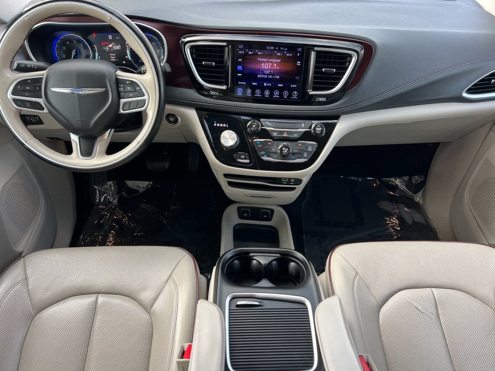 Thumbnail: 2017 Chrysler Pacifica - 3