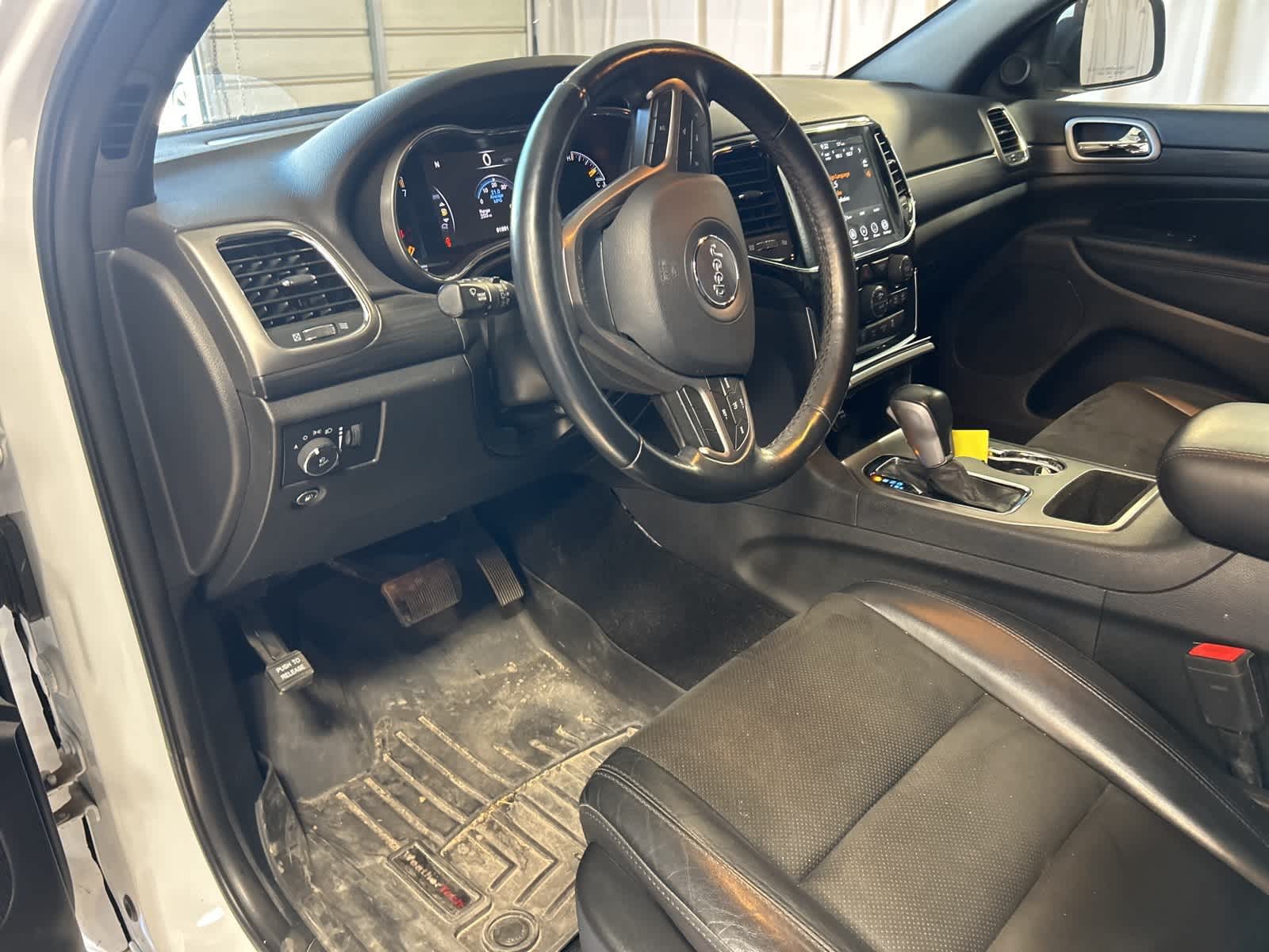 Thumbnail: 2021 Jeep Grand Cherokee - 24