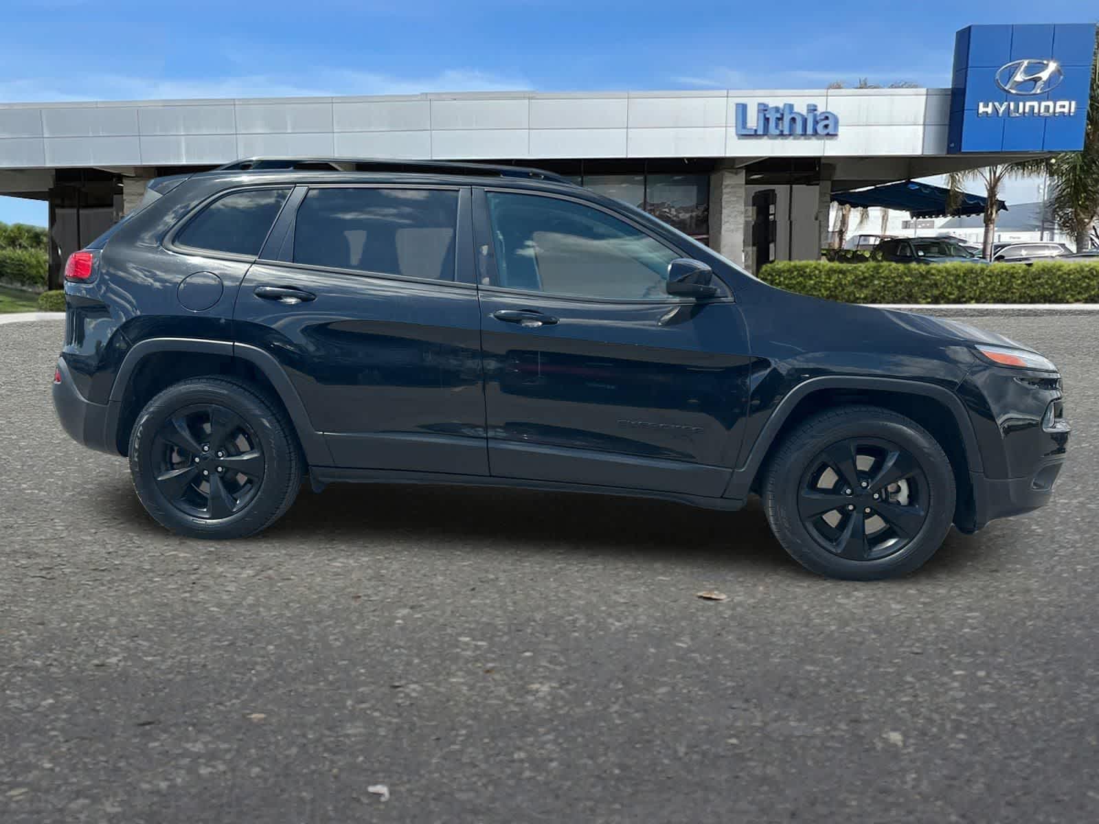 Thumbnail: 2018 Jeep Cherokee - 8