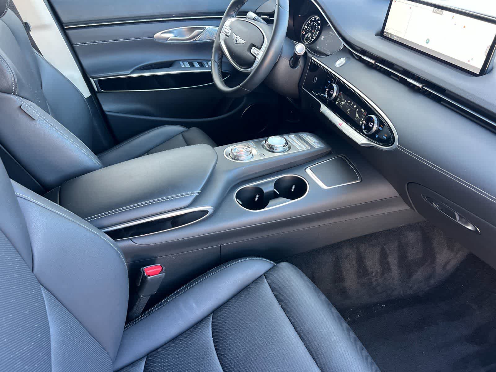 Thumbnail: 2025 Genesis GV70 - 17