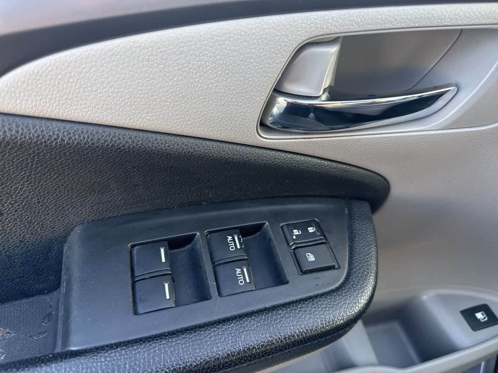 Thumbnail: 2017 Honda Pilot - 20