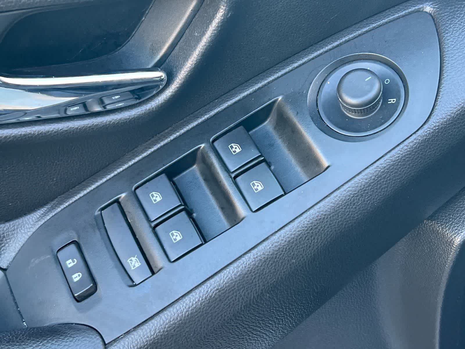 Thumbnail: 2018 Chevrolet Trax - 14