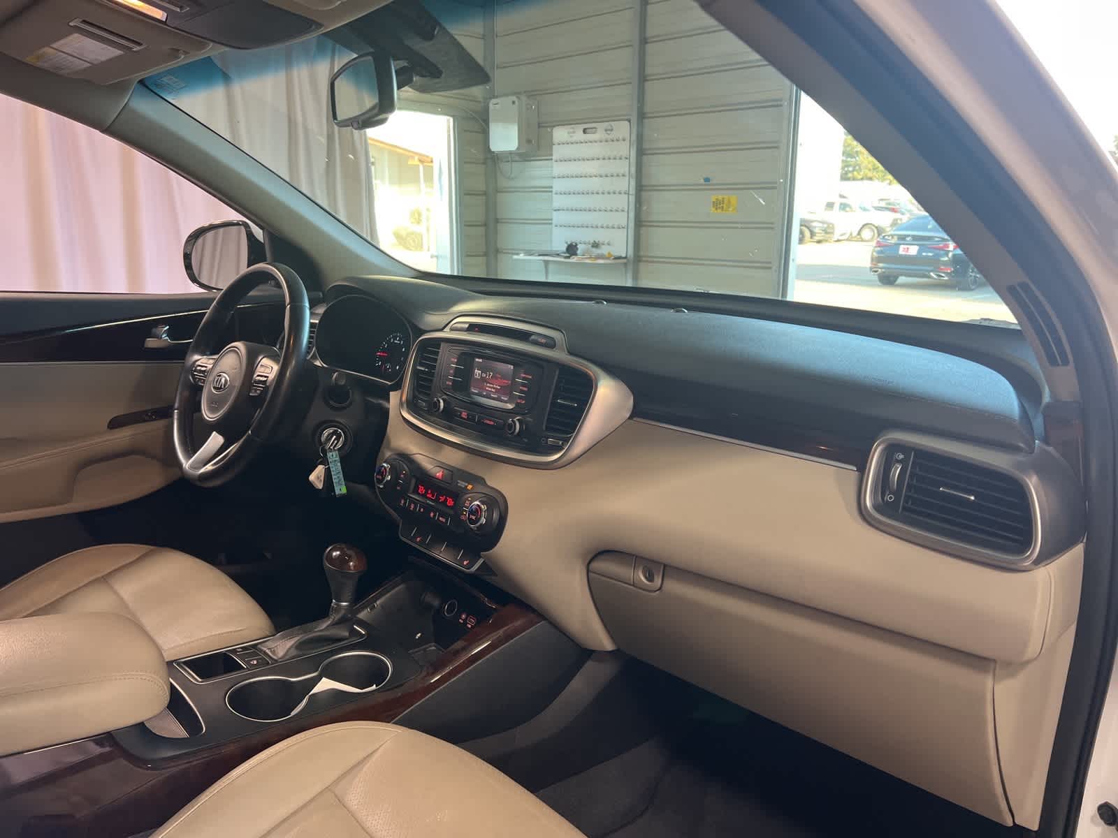 Thumbnail: 2016 Kia Sorento - 20