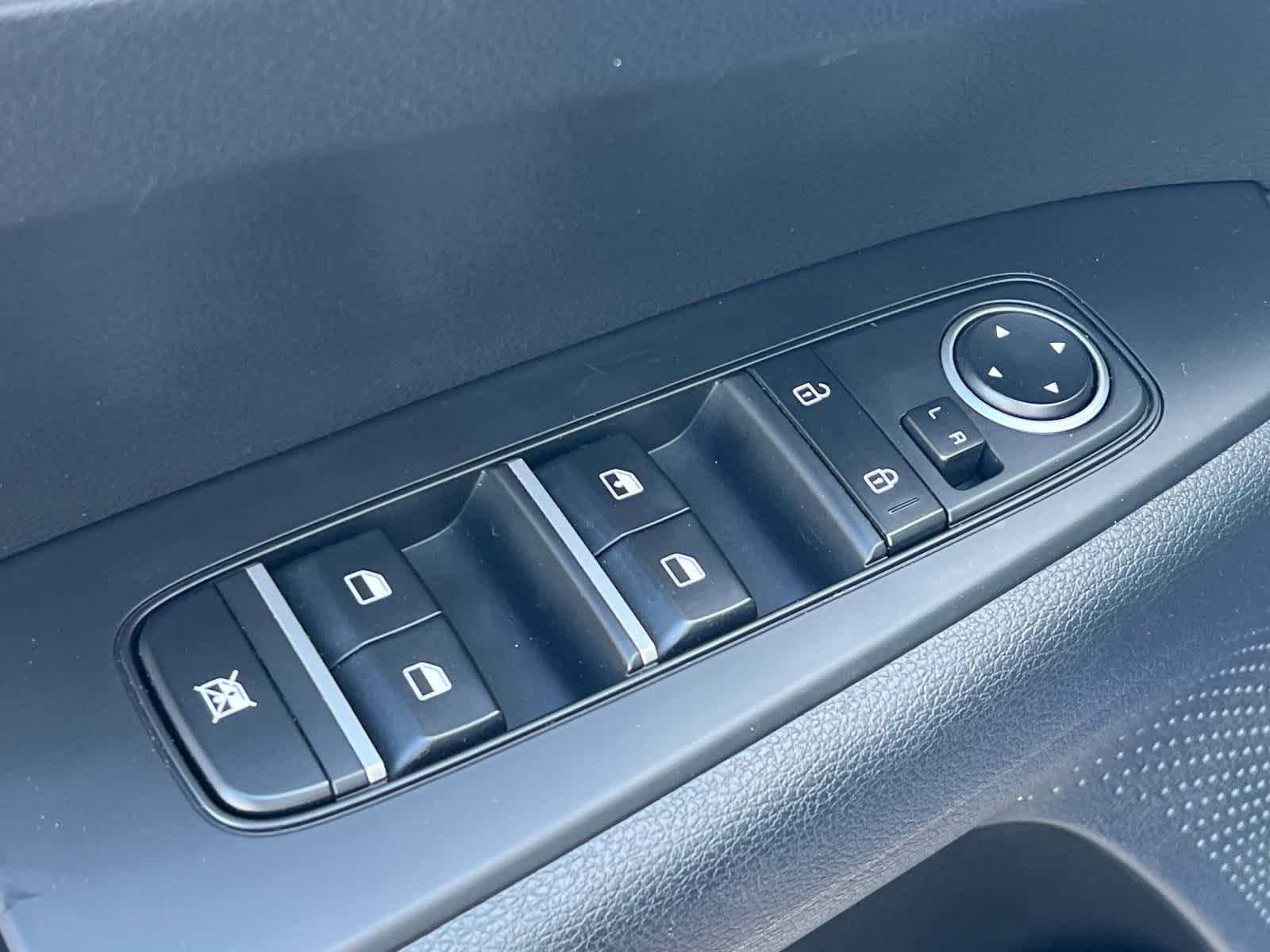 Thumbnail: 2022 Kia Forte - 13