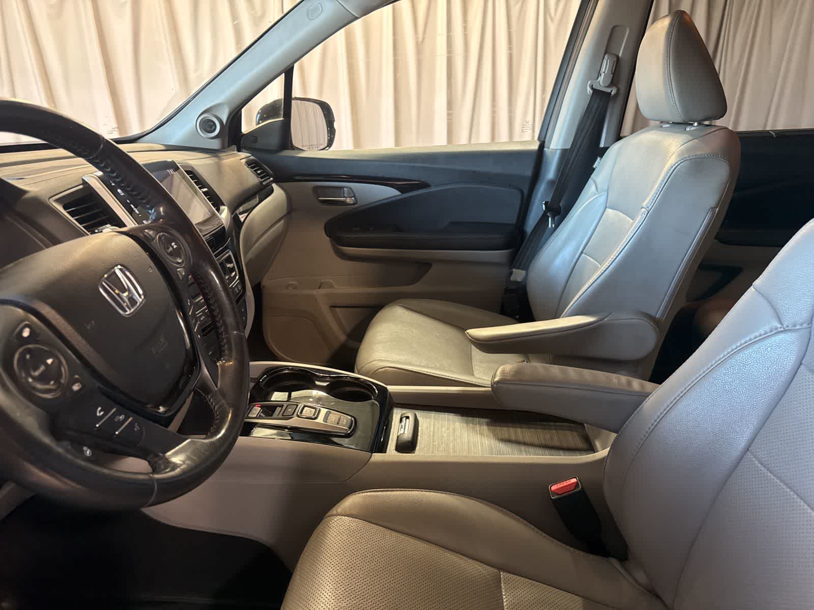 Thumbnail: 2017 Honda Pilot - 21