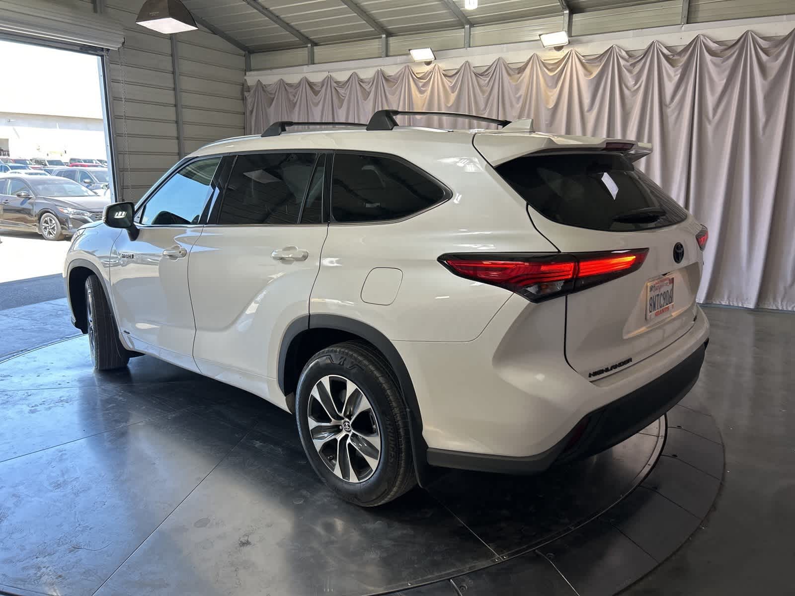 Thumbnail: 2021 Toyota Highlander - 15