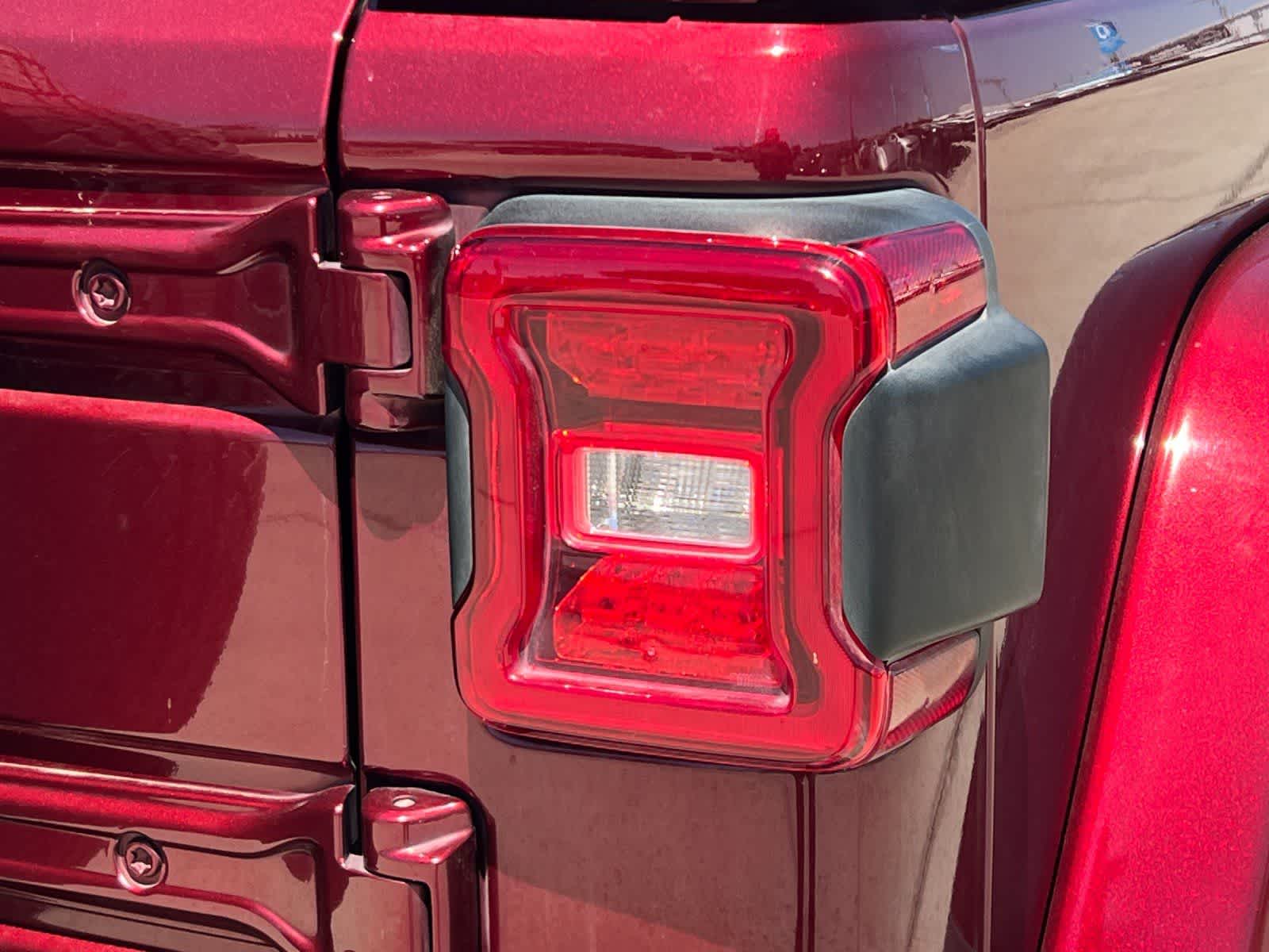 Thumbnail: 2021 Jeep Wrangler - 27