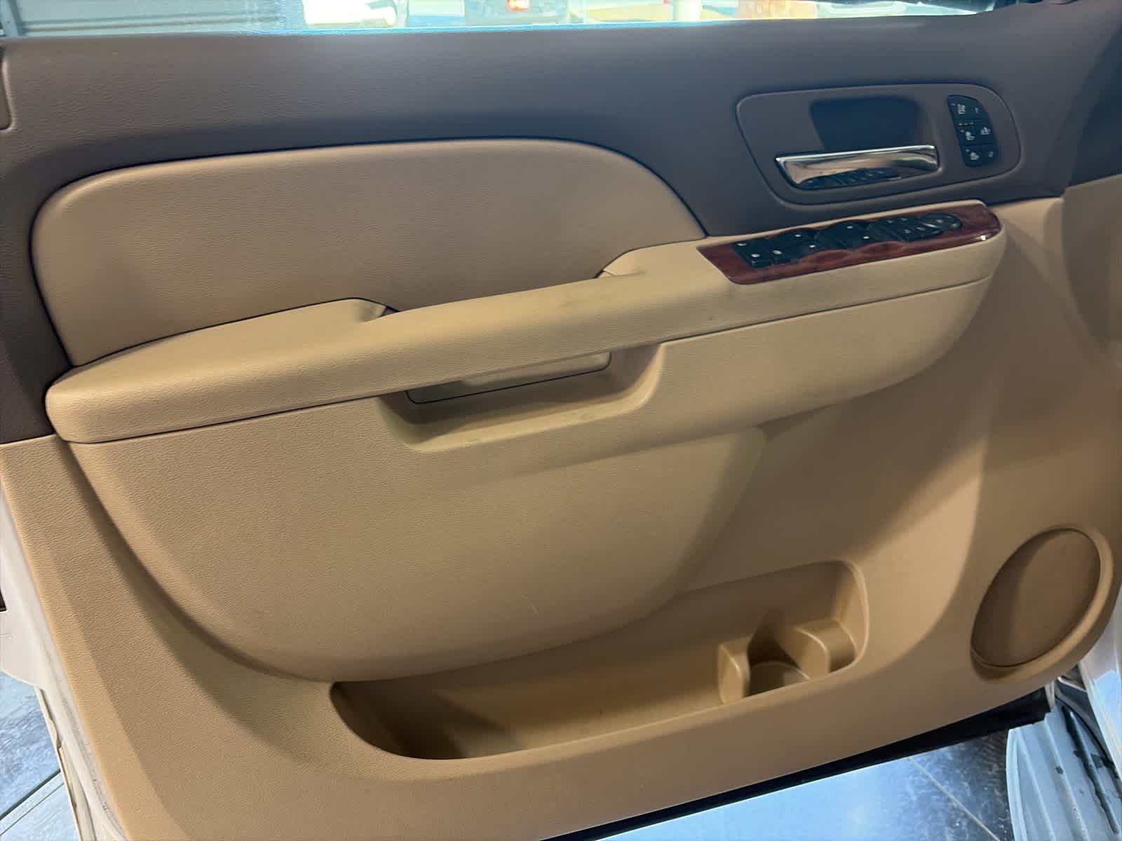 Thumbnail: 2014 Chevrolet Tahoe - 25