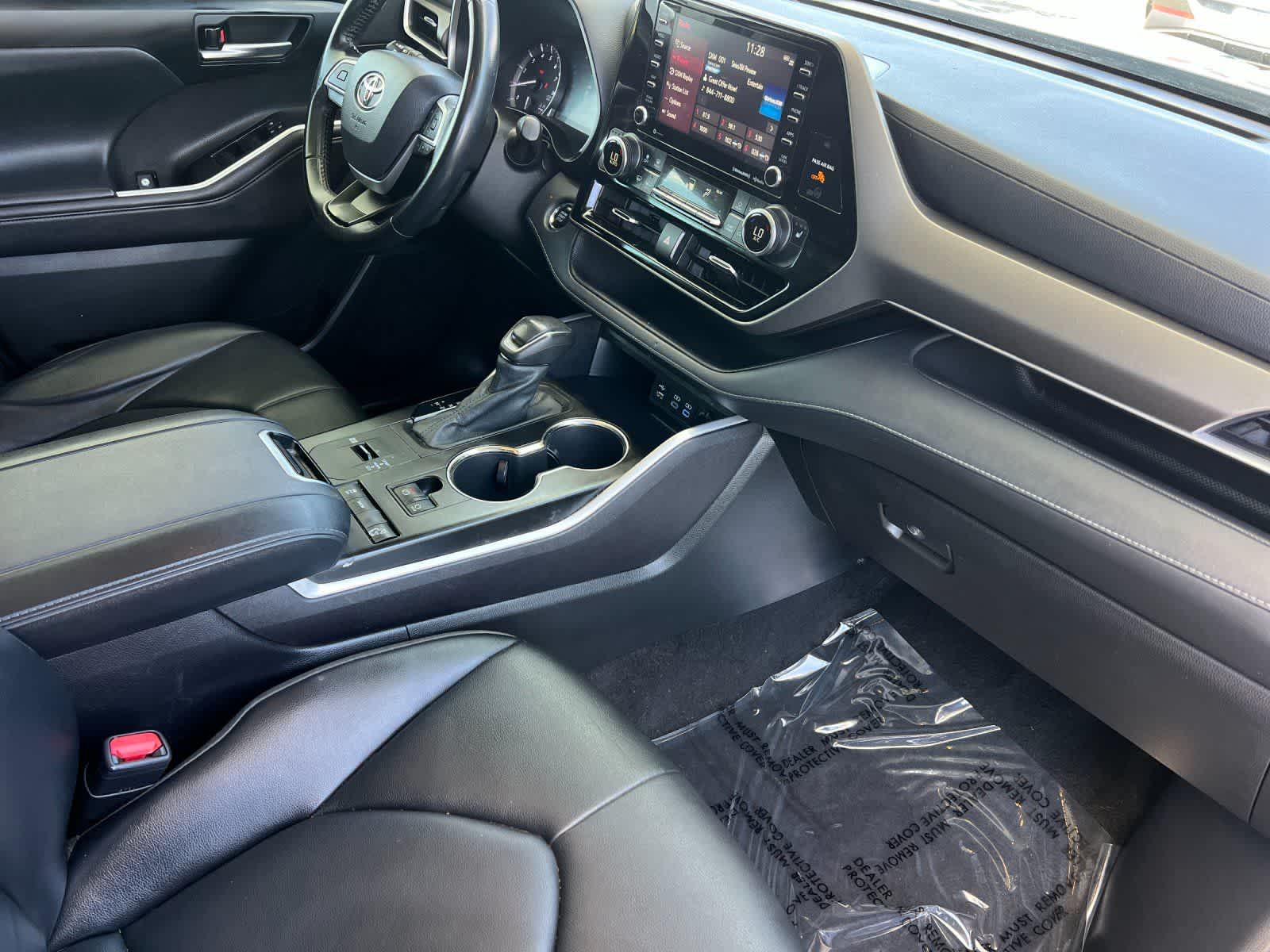 Thumbnail: 2022 Toyota Highlander - 16