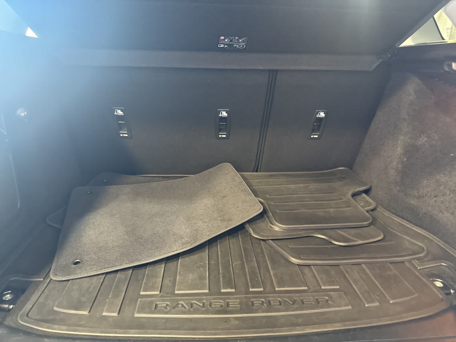 Thumbnail: 2019 Land Rover Range Rover Evoque - 12