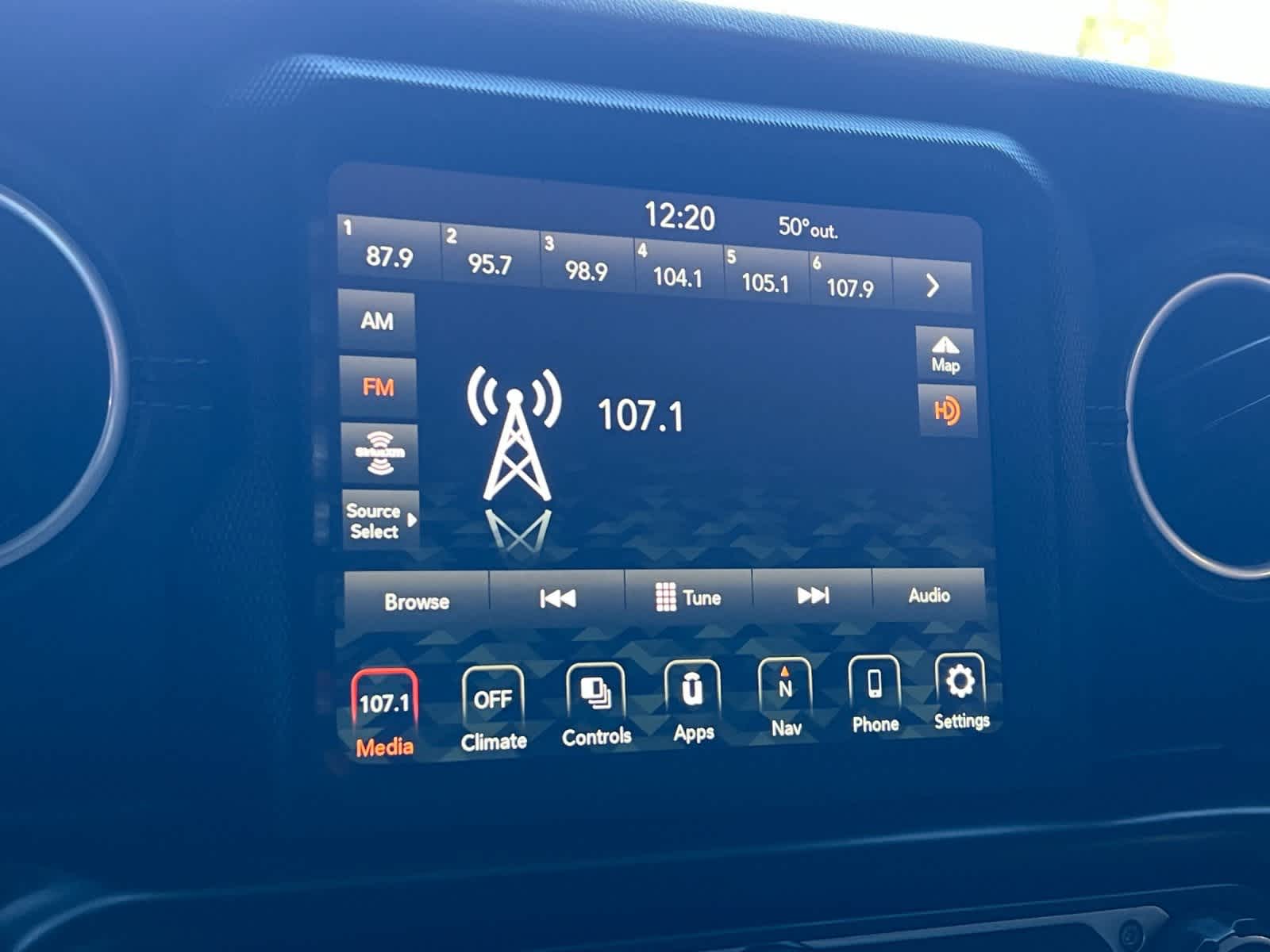 Thumbnail: 2022 Jeep Wrangler - 18