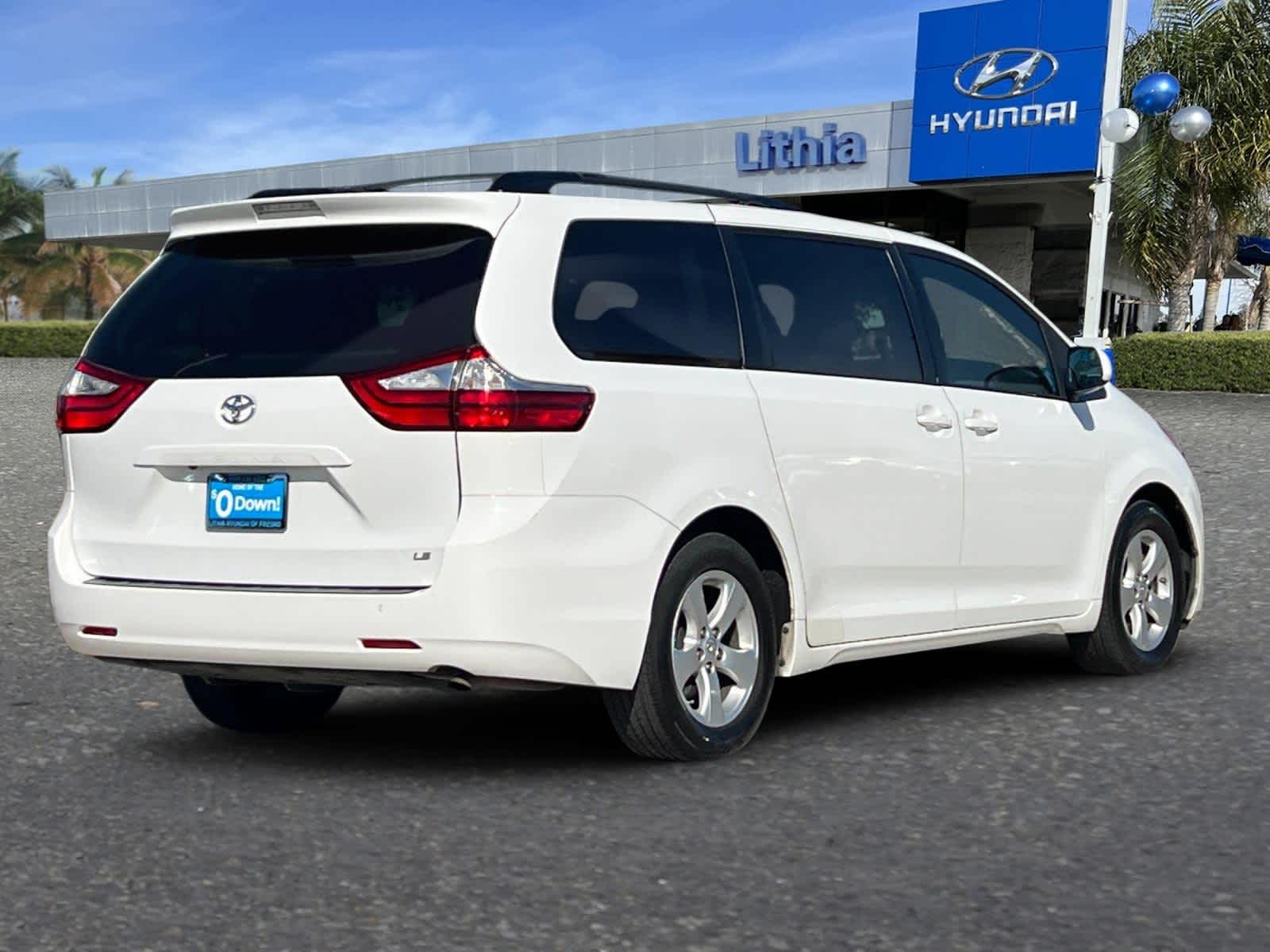 Thumbnail: 2017 Toyota Sienna - 3