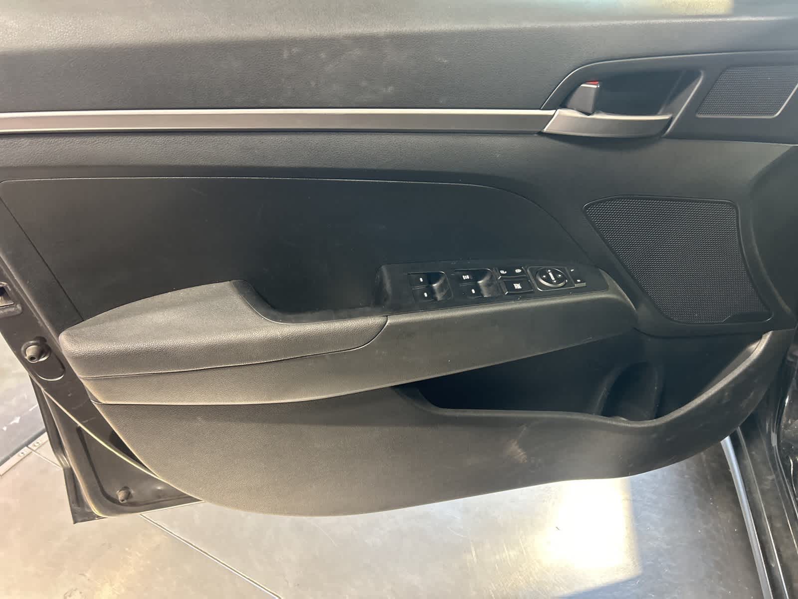 Thumbnail: 2020 Hyundai Elantra - 22