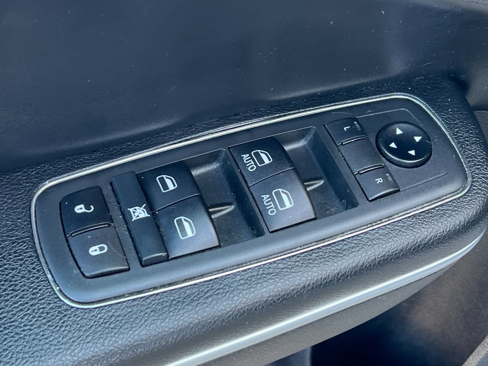 Thumbnail: 2021 Chrysler 300 - 14