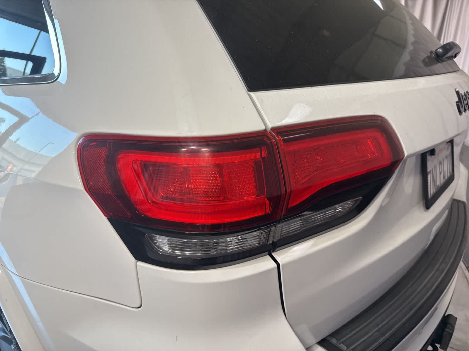 Thumbnail: 2015 Jeep Grand Cherokee - 13