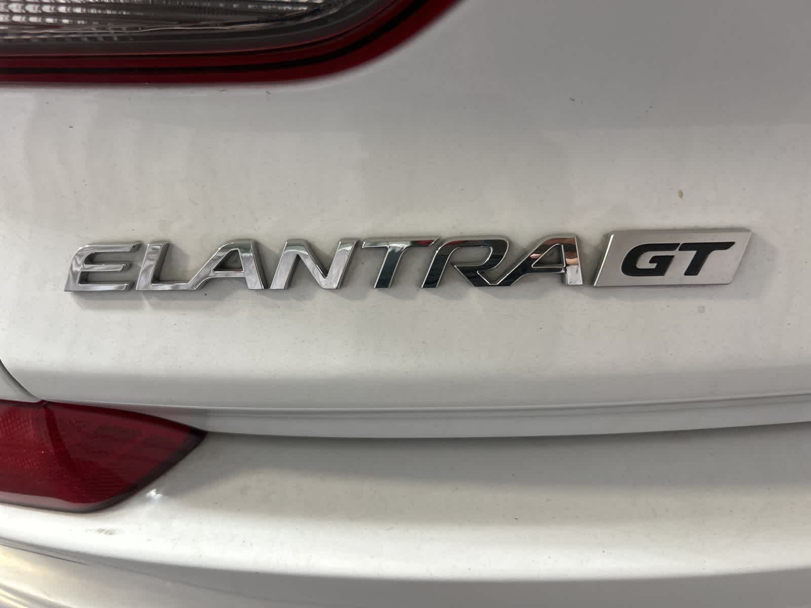 Thumbnail: 2018 Hyundai Elantra - 11