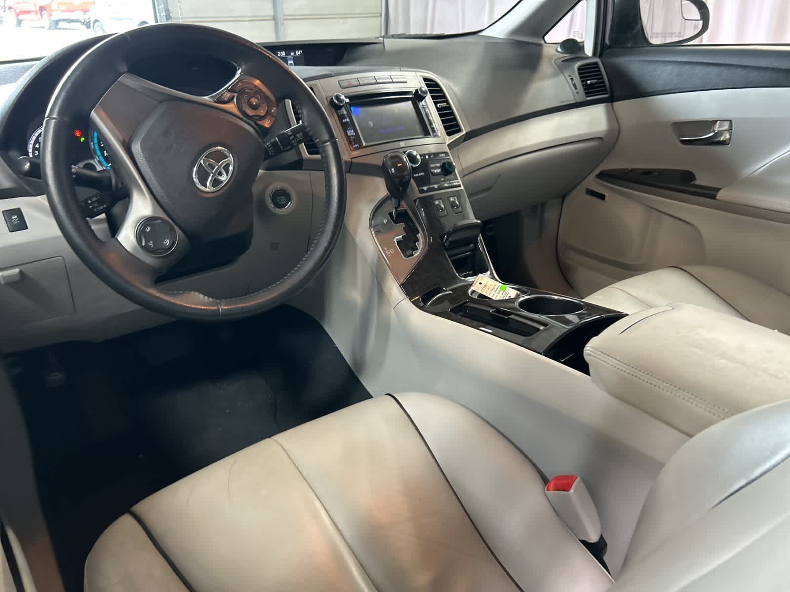 Thumbnail: 2014 Toyota Venza - 21