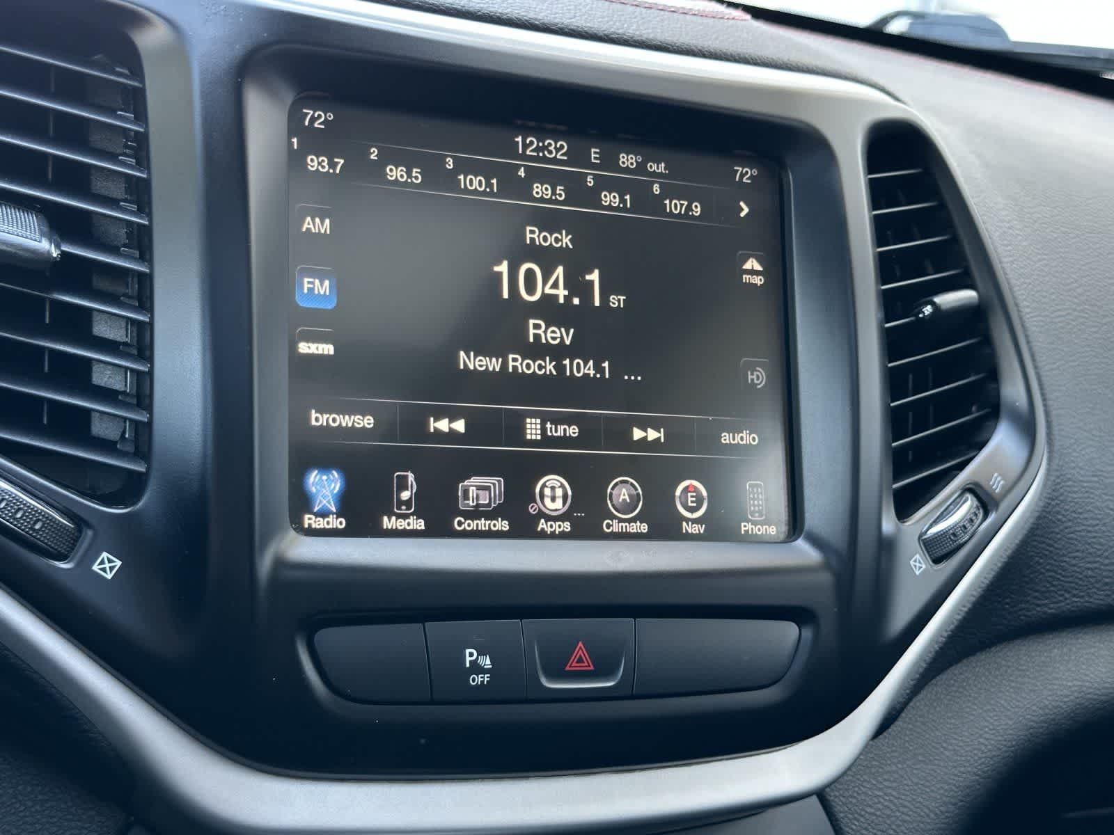 Thumbnail: 2017 Jeep Cherokee - 19