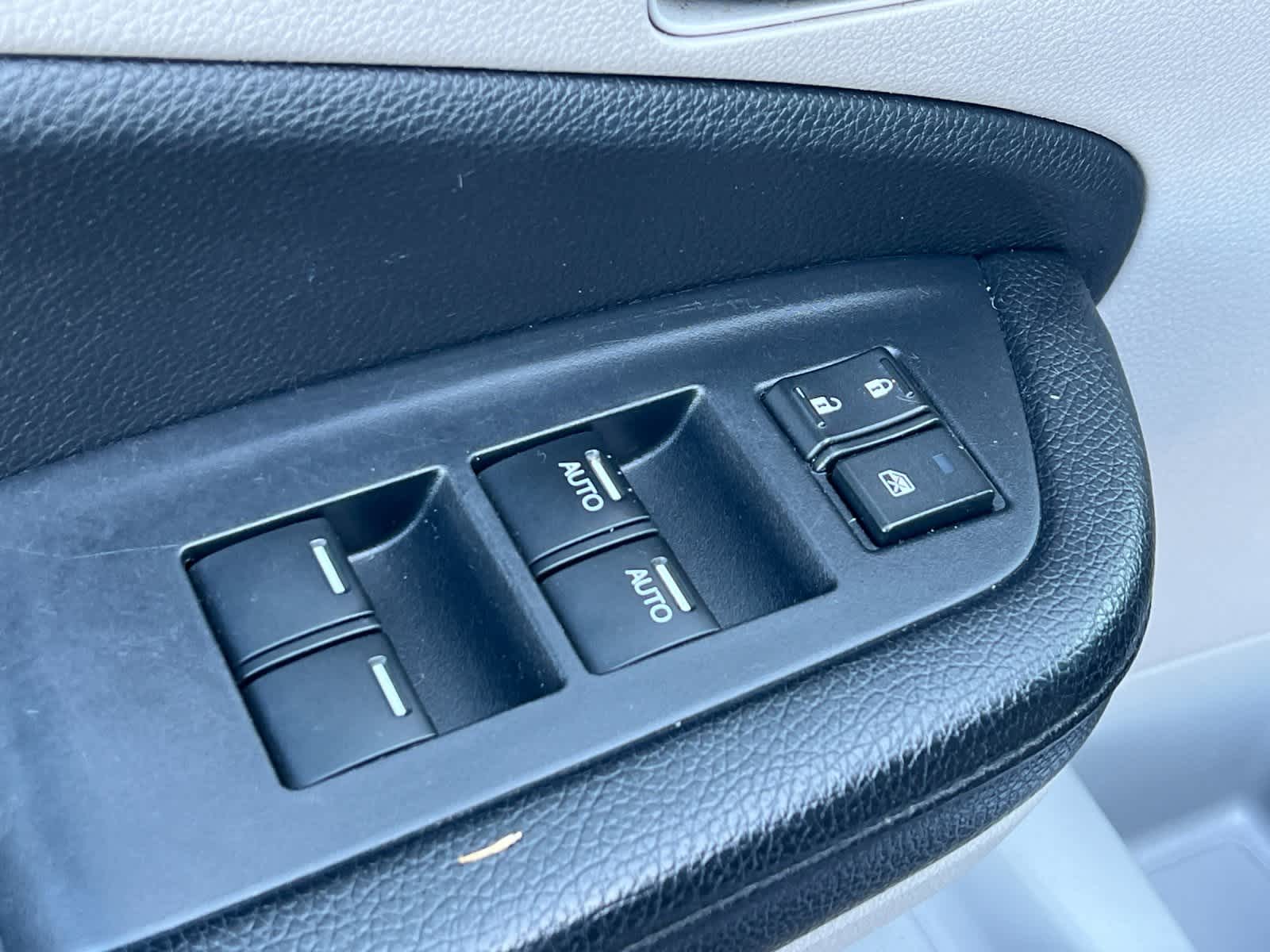 Thumbnail: 2017 Honda Pilot - 14