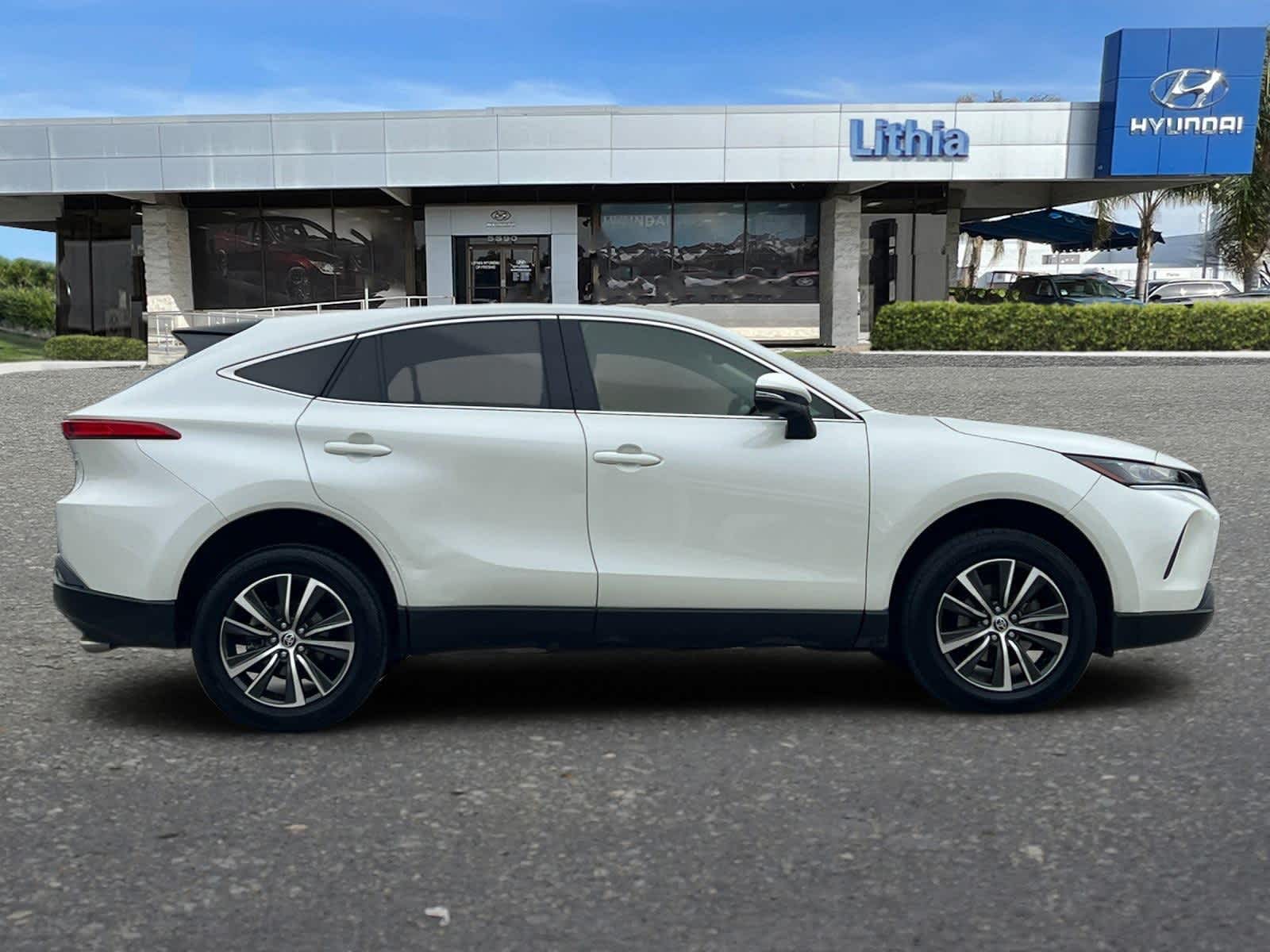 Thumbnail: 2022 Toyota Venza - 9