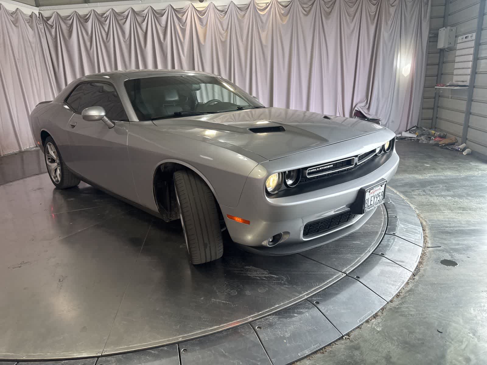 2016 Dodge Challenger SXT photo 2