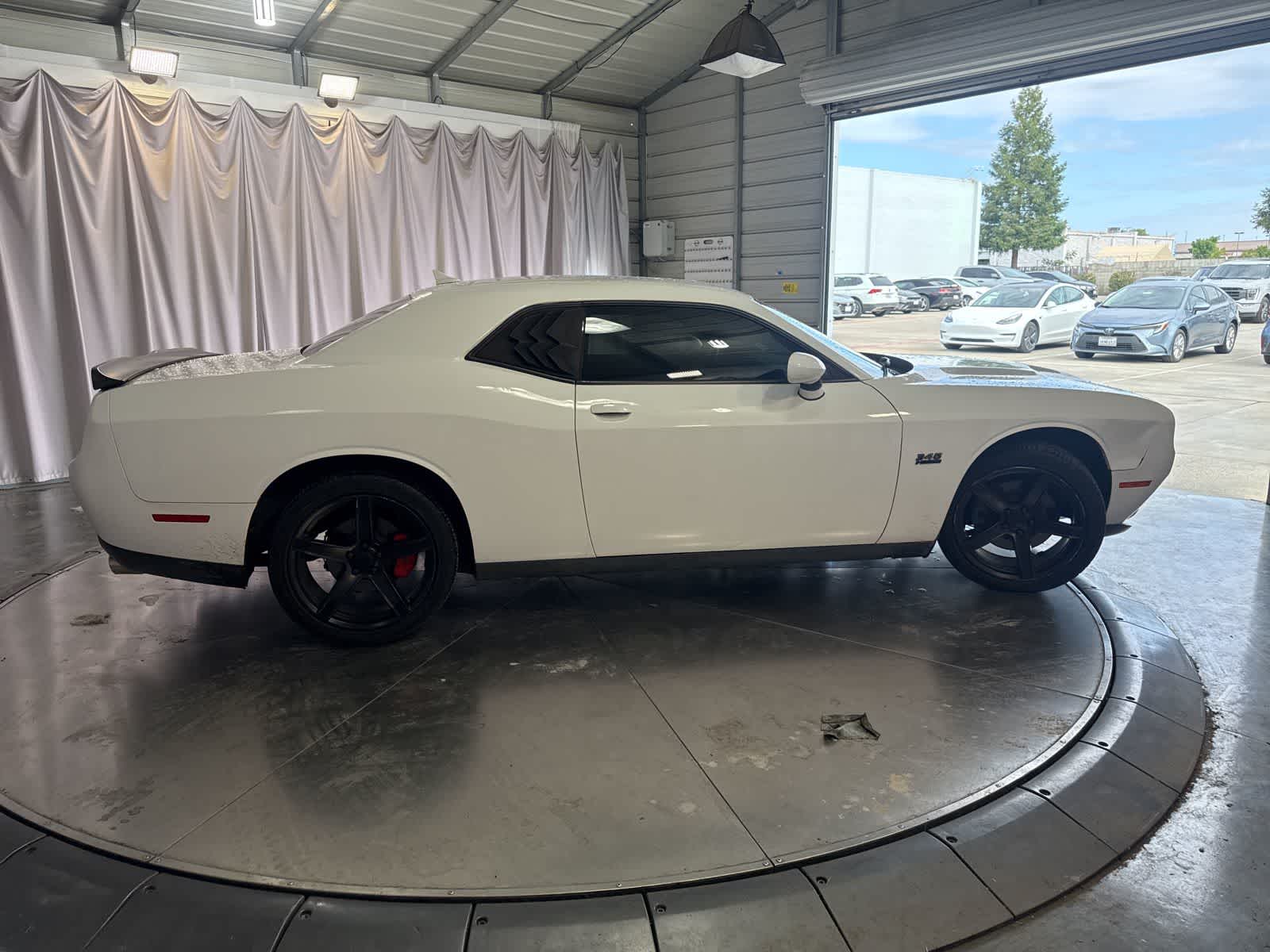 Thumbnail: 2016 Dodge Challenger - 3